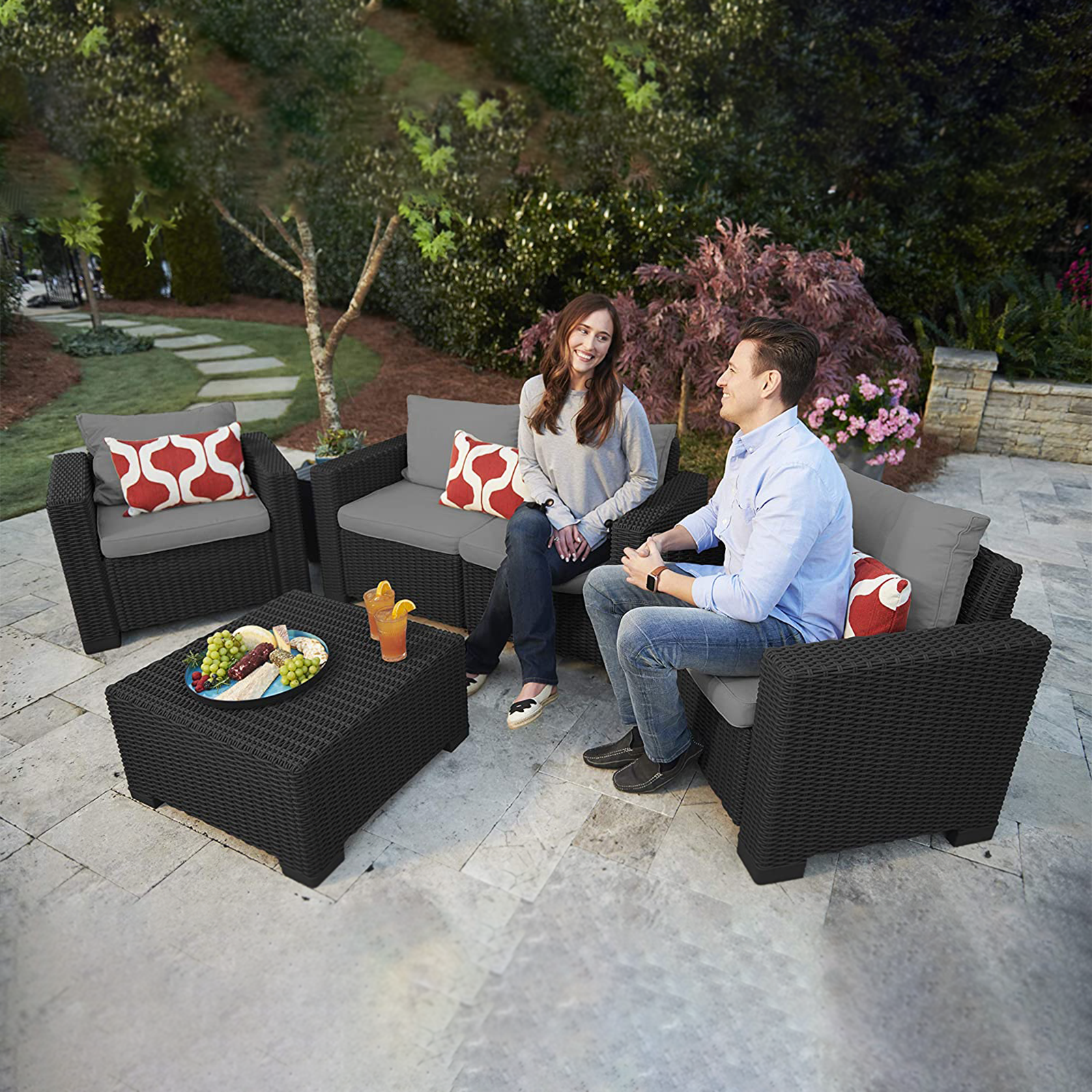 Set di 2 poltrone da giardino "California" in resina effetto rattan con cuscini cm 83x68 72h