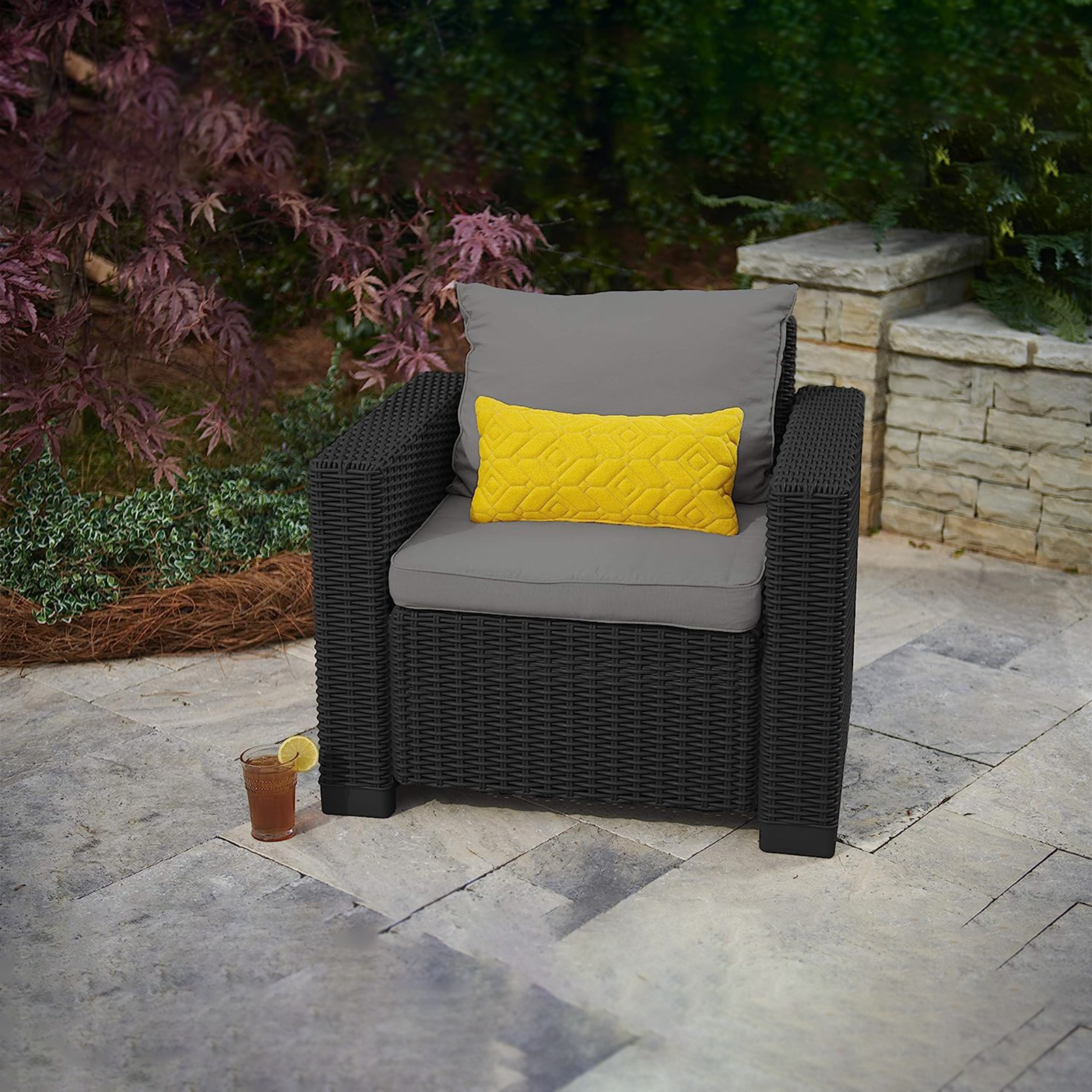 Set di 2 poltrone da giardino "California" in resina effetto rattan con cuscini cm 83x68 72h