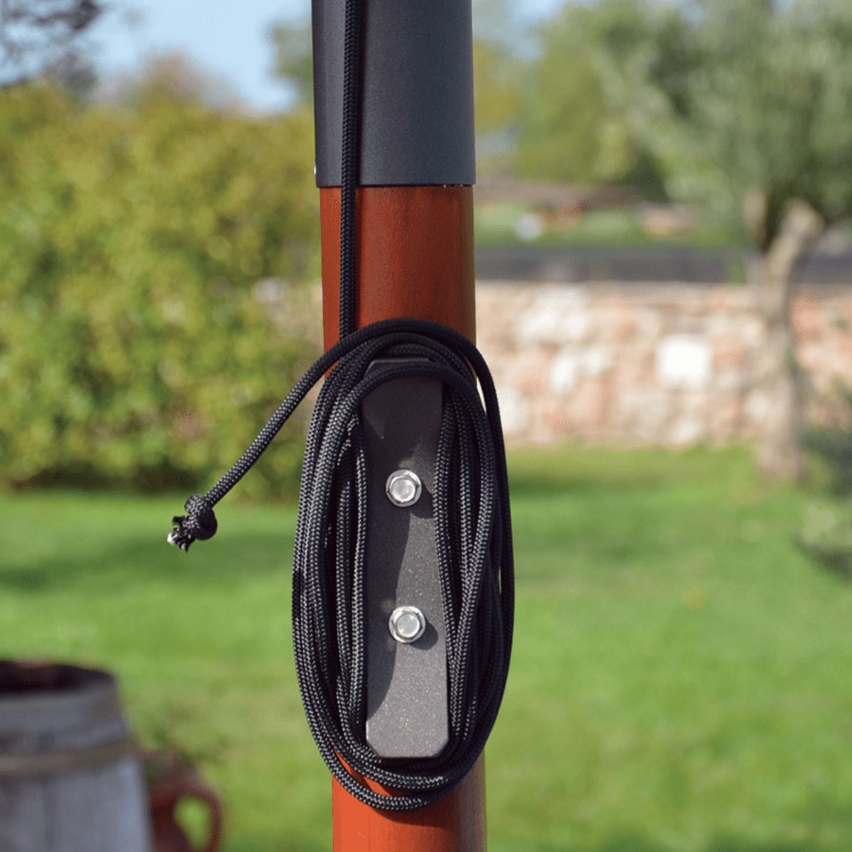 Ombrellone moderno bianco "Facility Wood" con palo centrale telescopico in legno da giardino - MondoViro