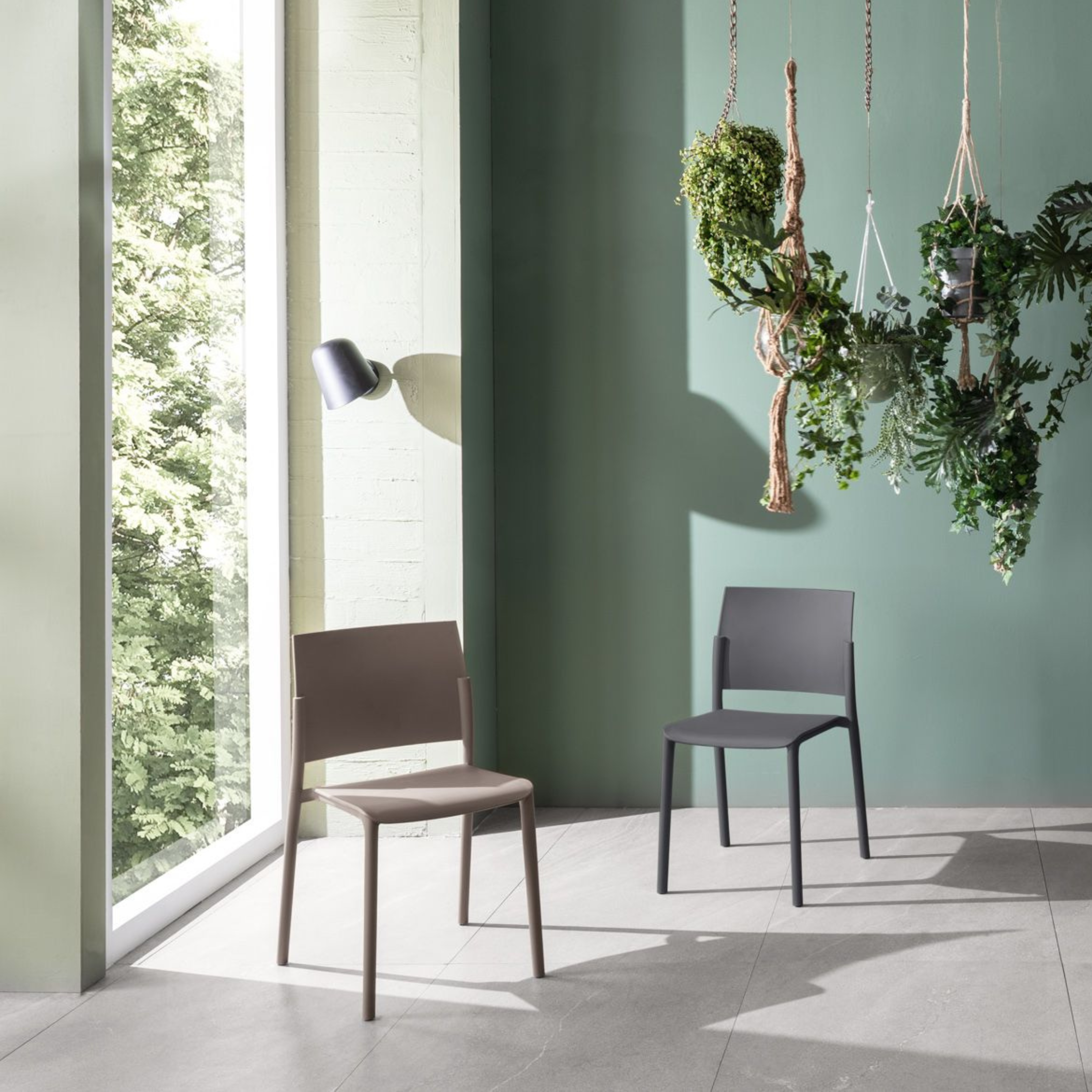 Set di sedie impilabili da soggiorno "Sabrina" in polipropilene moderne cm 52,5x55 81h