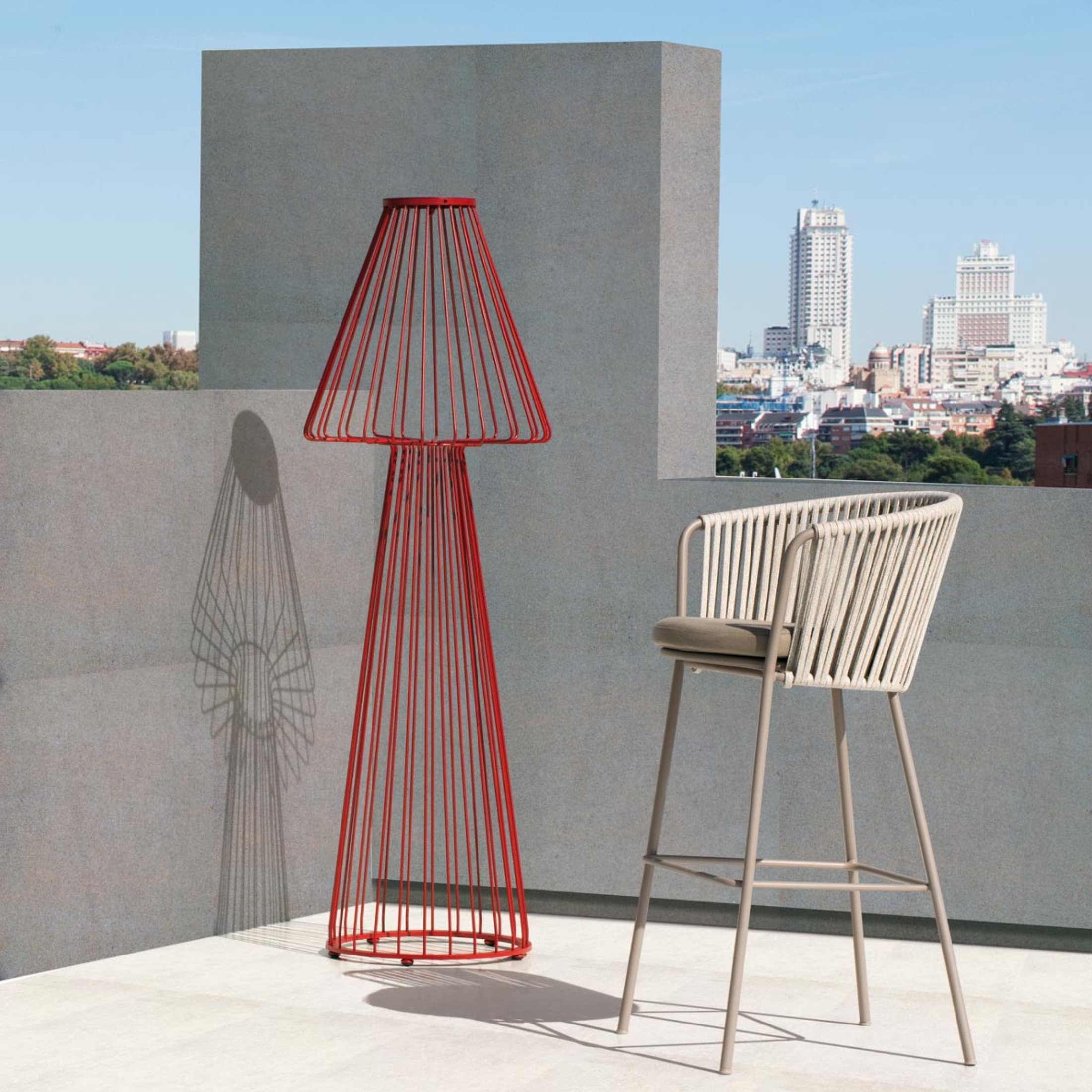 Sgabello alto in acciaio inox e corda "Daisy Rope" da giardino cm 62x53 104h