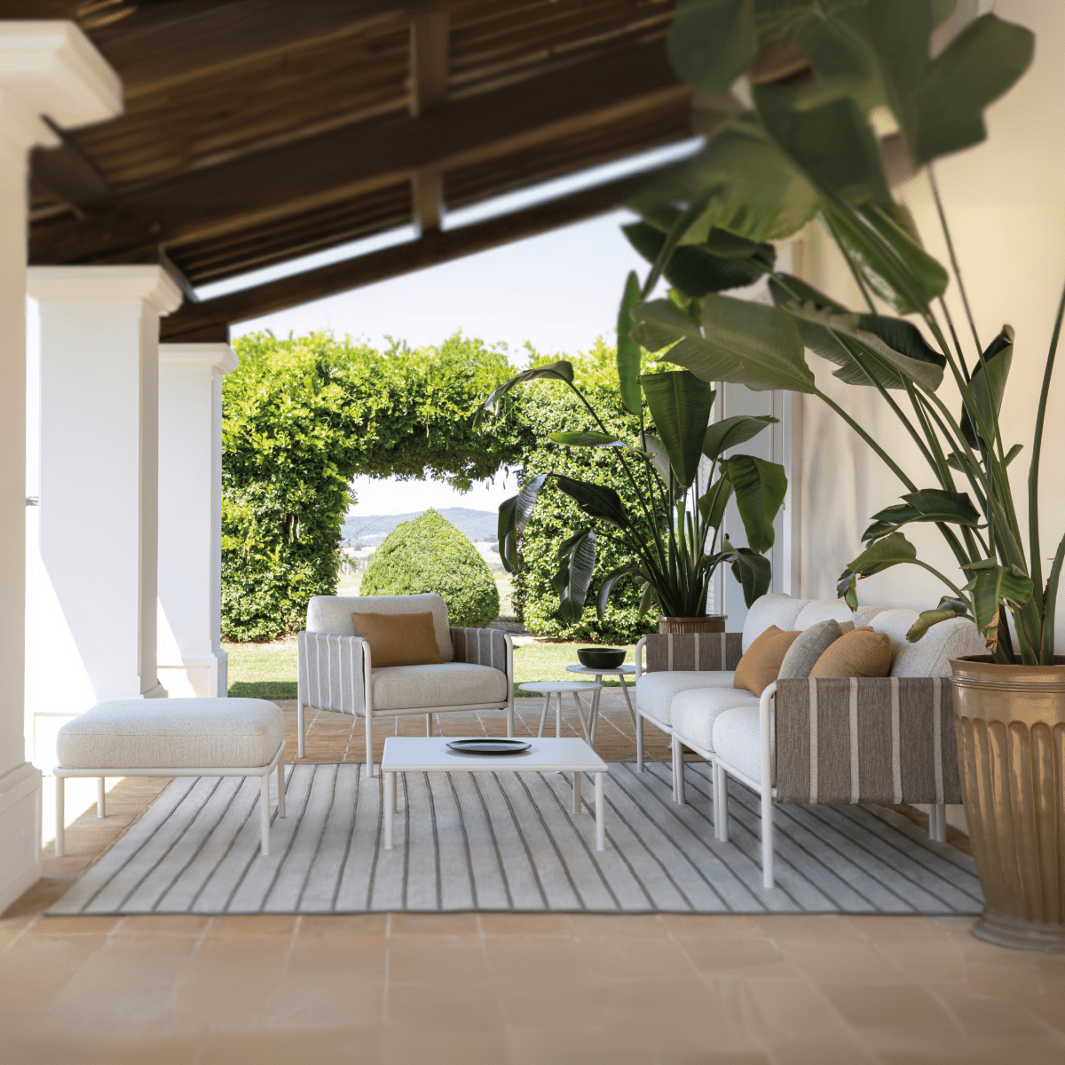 Divano in metallo "Hamptons" imbottito con cuscini cm 80x84h - MondoViro