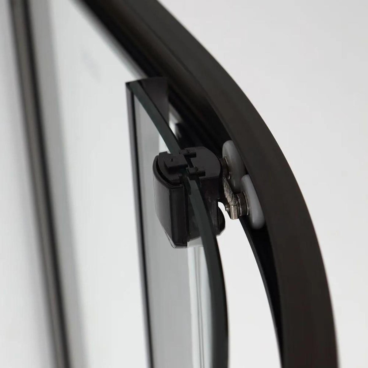 Box doccia semicircolare "Cielo" in vetro trasparente e profilo nero opaco h 190 cm - MondoViro