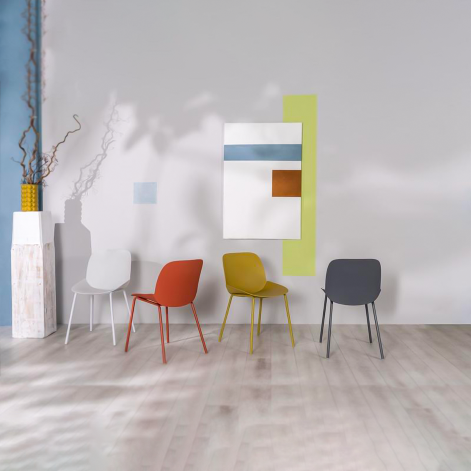 Set di sedie moderne in polipropilene "Azzurra" con struttura in metallo verniciato da soggiorno