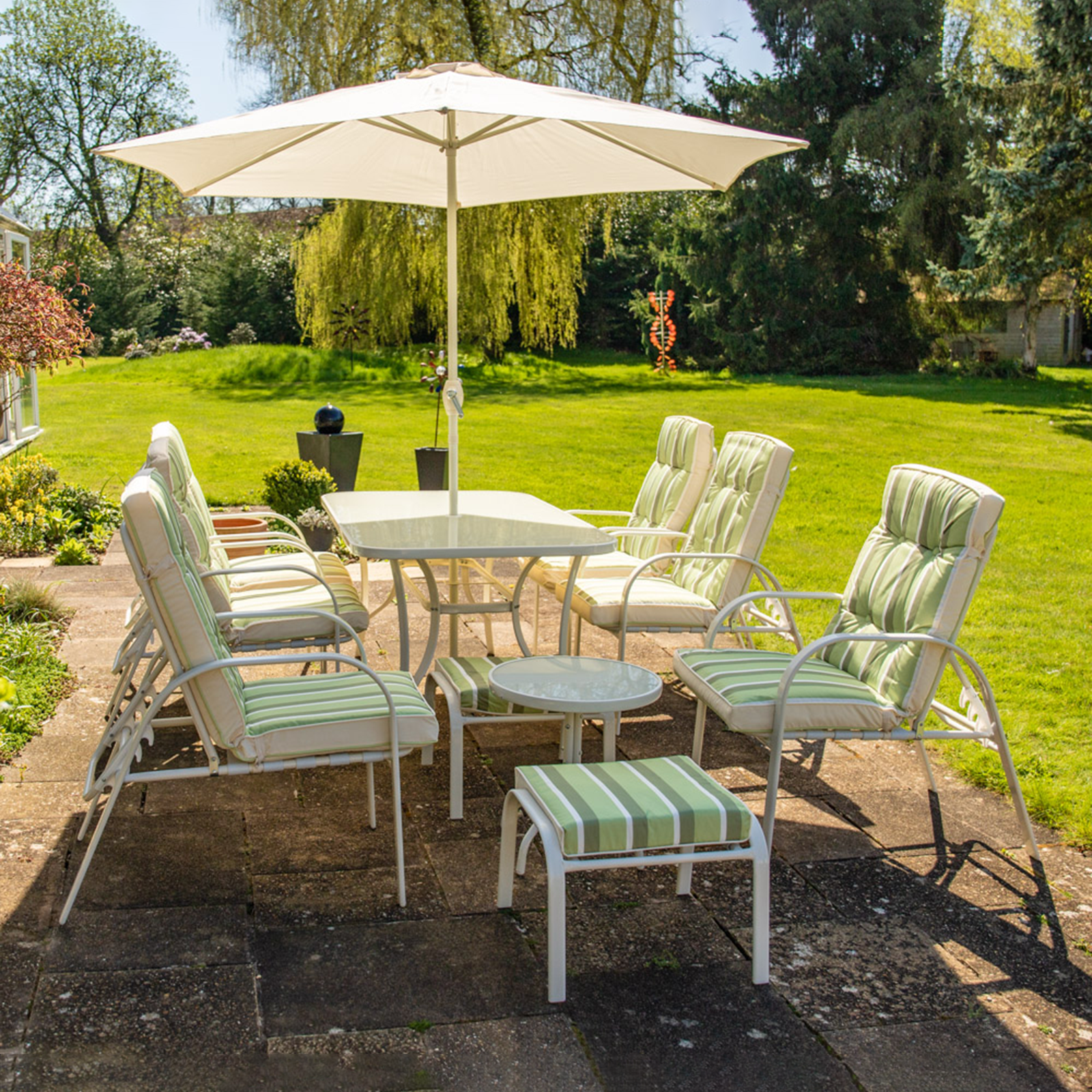 Tavolo da pranzo in metallo "Giove" piano di cristallo temperato e foro porta ombrellone per giardino