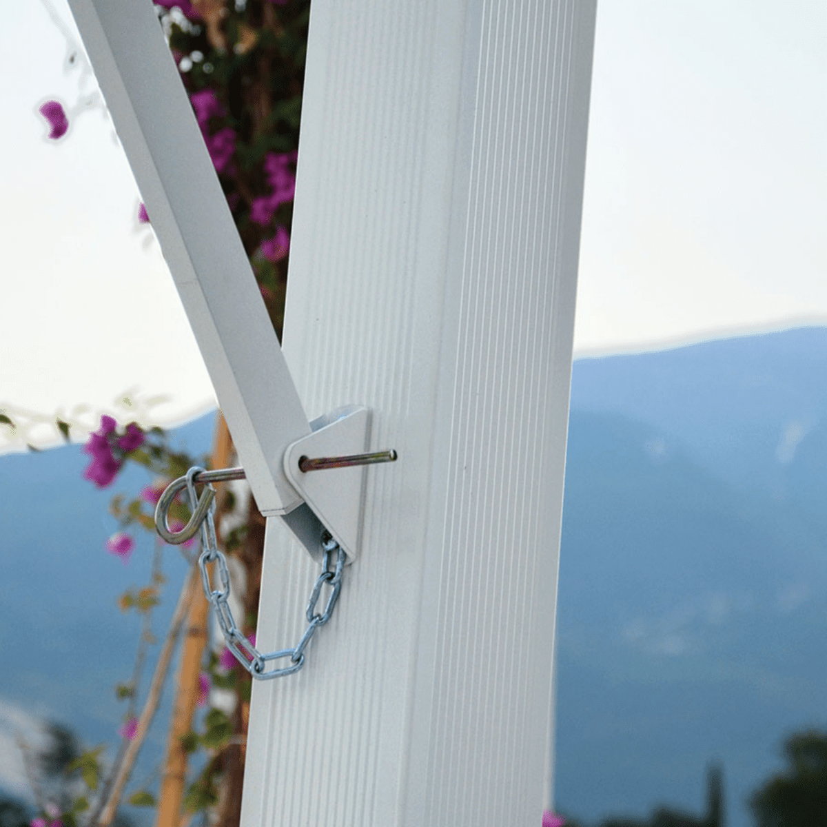 Ombrellone moderno "Deluxe Classic" fisso e palo laterale girevole - MondoViro