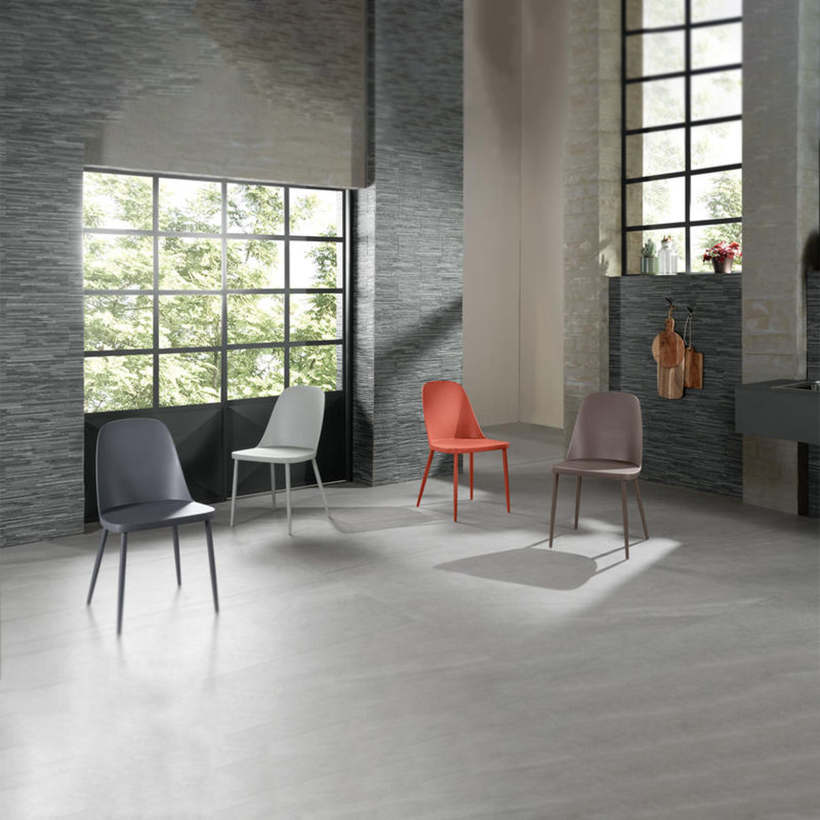 Set di sedie moderne in polipropilene "Paola" con gambe in metallo verniciato