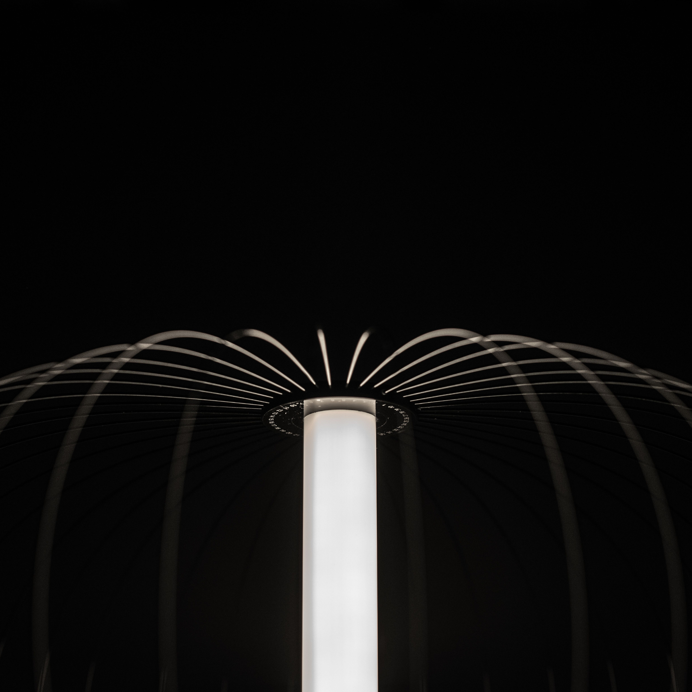 Lampada LED con paralume in acciaio "Jaula" da terra tavolo e sospesa