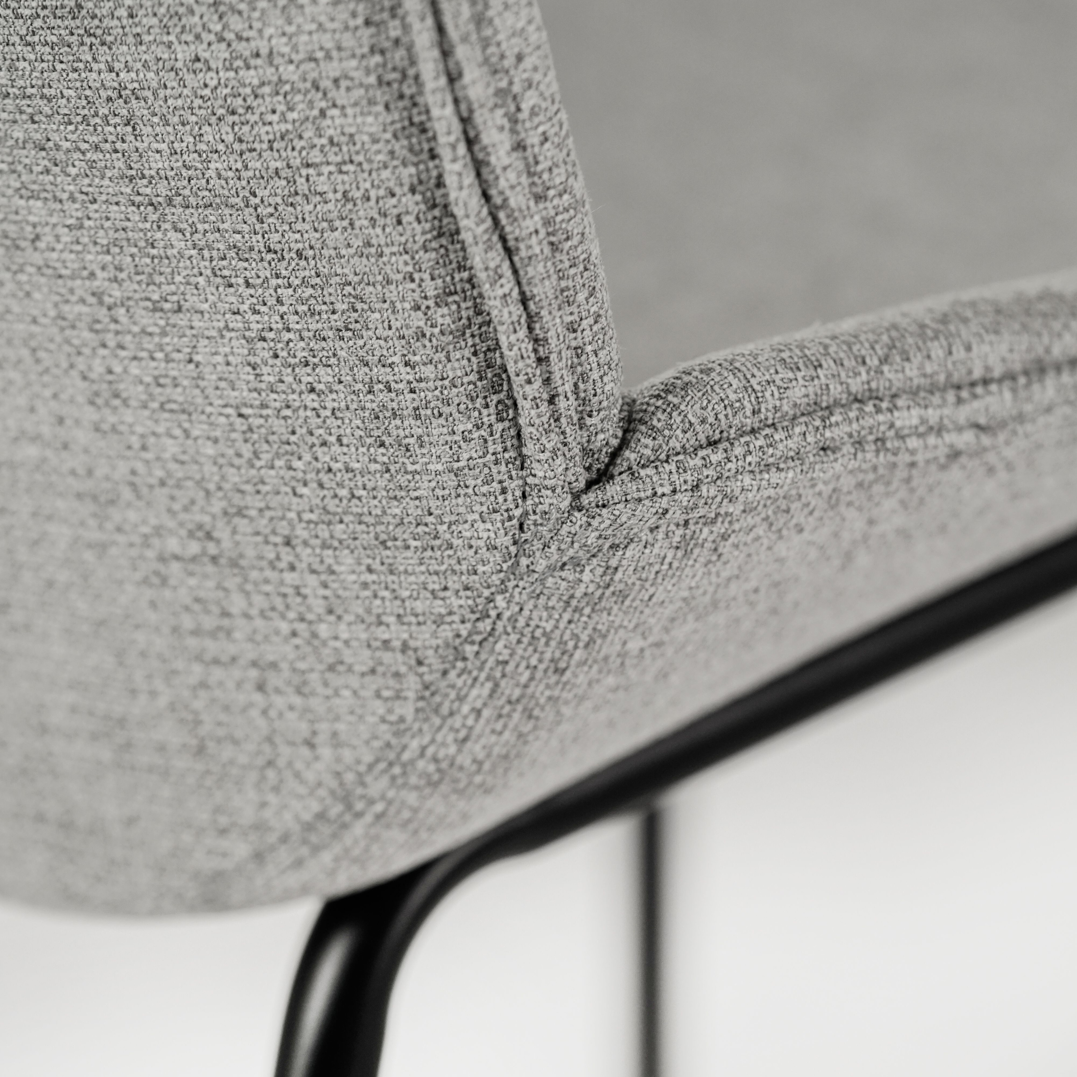 Set di sedie da pranzo in tessuto "Sami" con gambe in metallo verniciato eleganti moderne