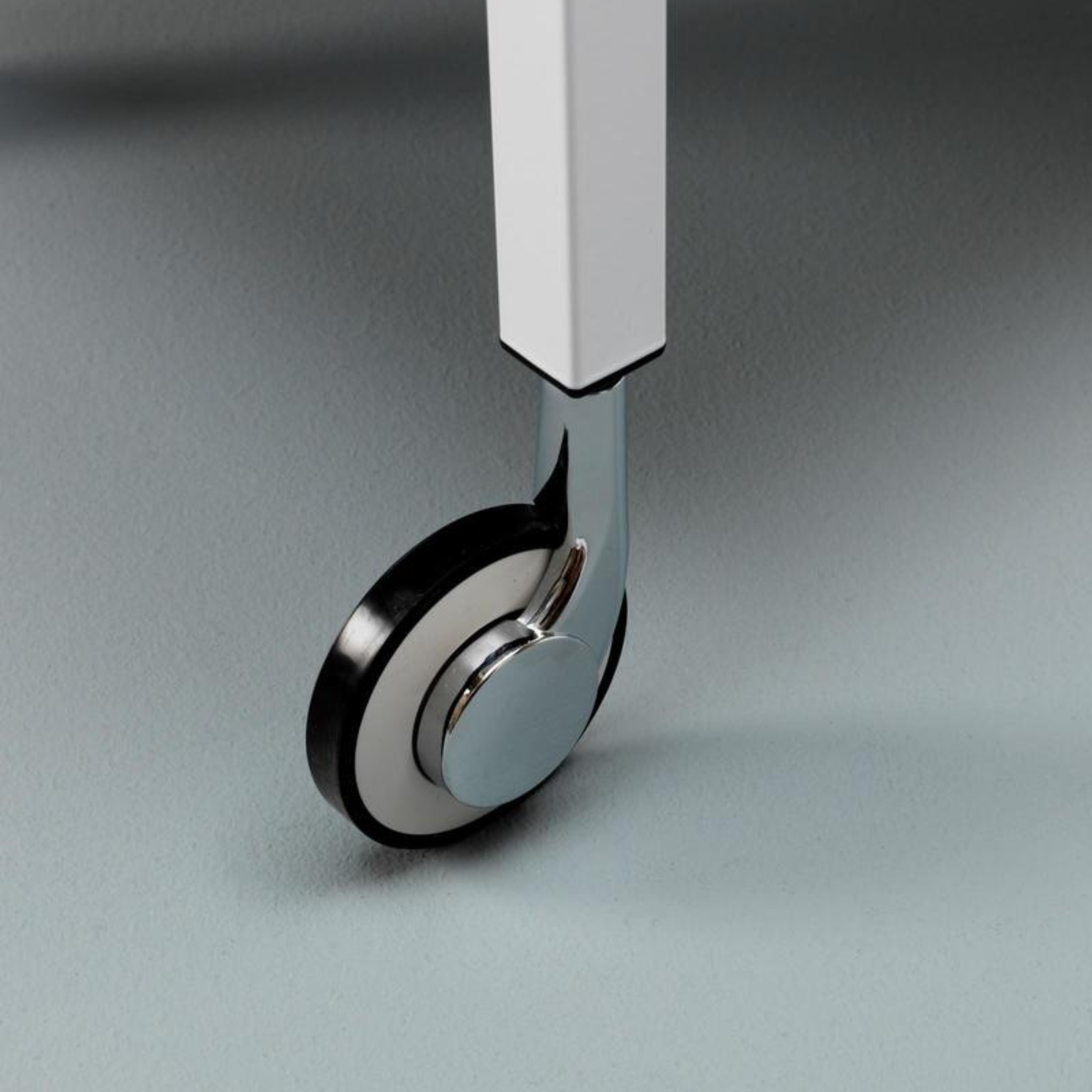 Carrello porta bevande "Riz" in metallo bianco con 2 piani cm 75x40 80h