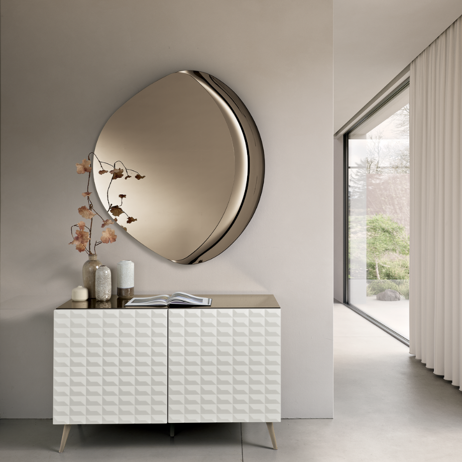 Specchio da parete sagomato "Silhouette" con semi cornice in vetro fuso