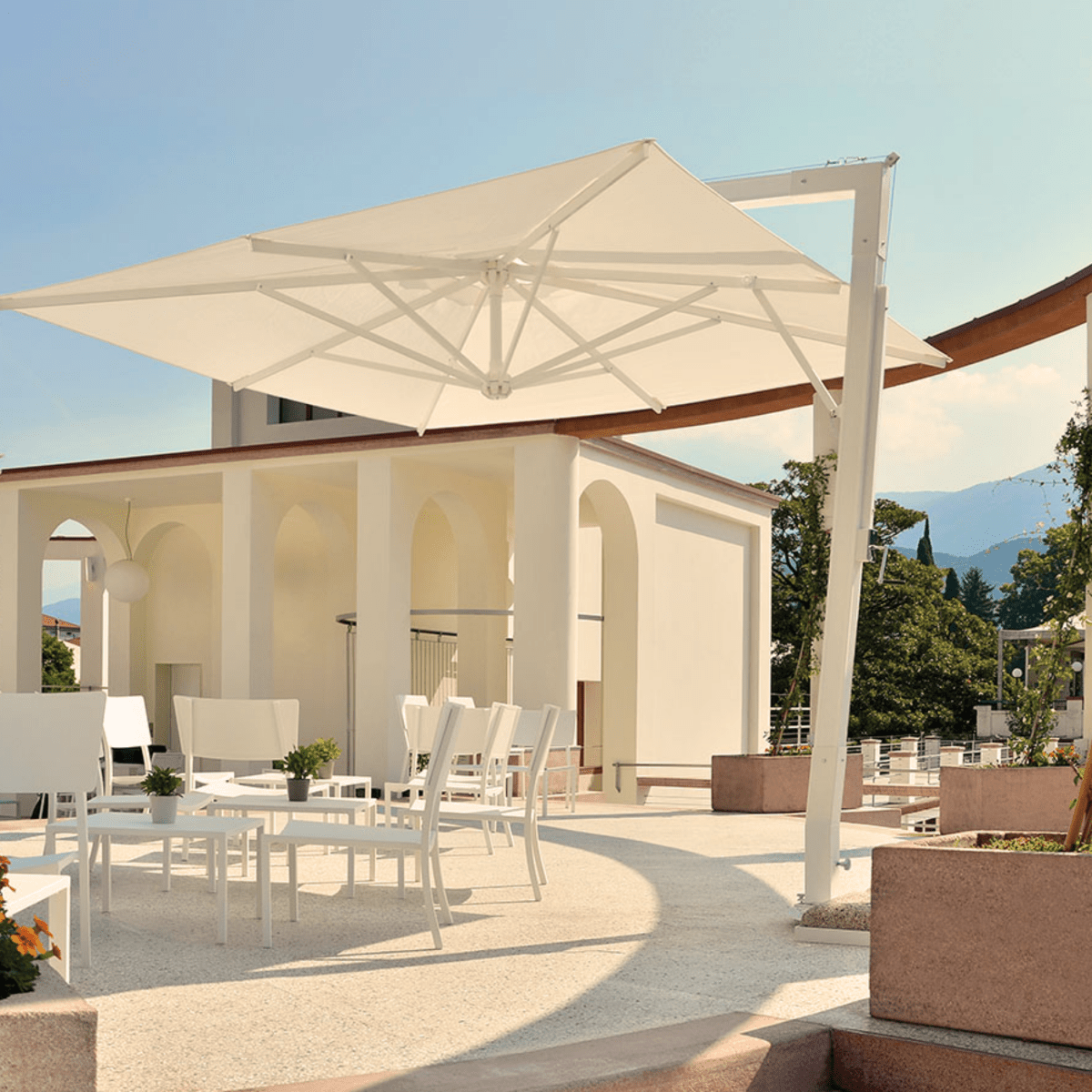 Ombrellone moderno "Deluxe Classic" fisso e palo laterale girevole - MondoViro