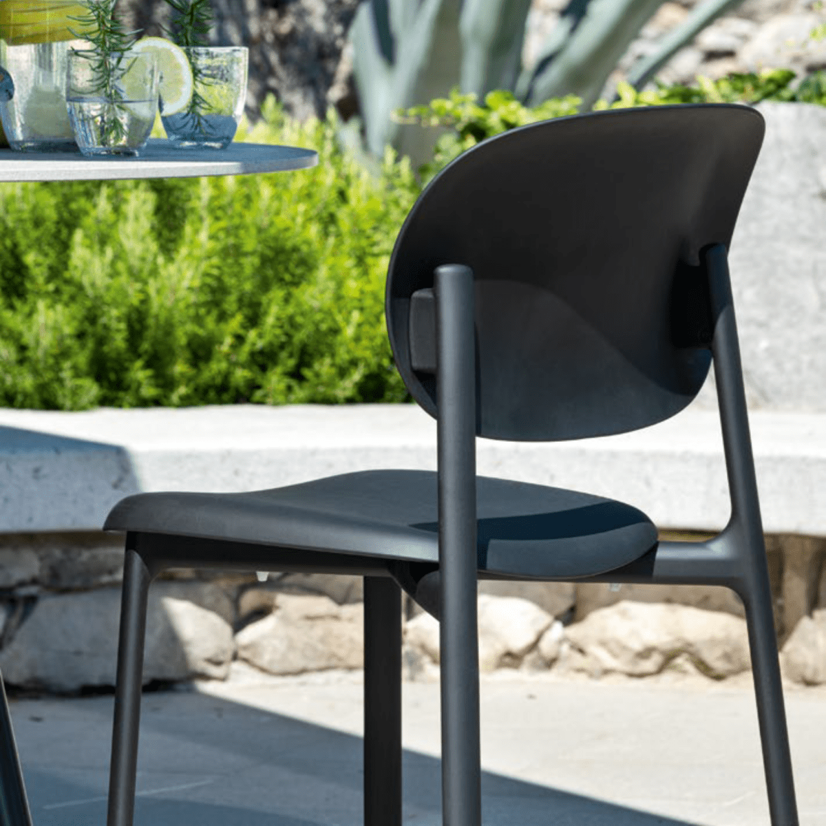 Sedia moderna da soggiorno "Zero" in polipropilene riciclato cm 53x53 82h - MondoViro