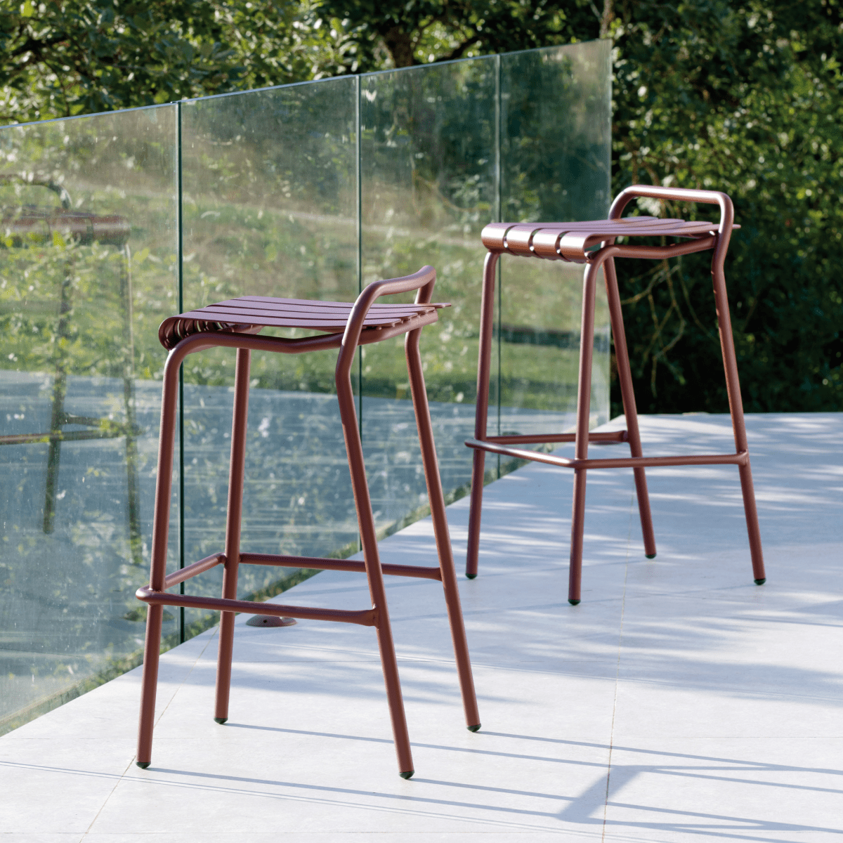 Set di sgabelli alti in alluminio "Verdea" da giardino impilabili cm 48x49 82h - MondoViro