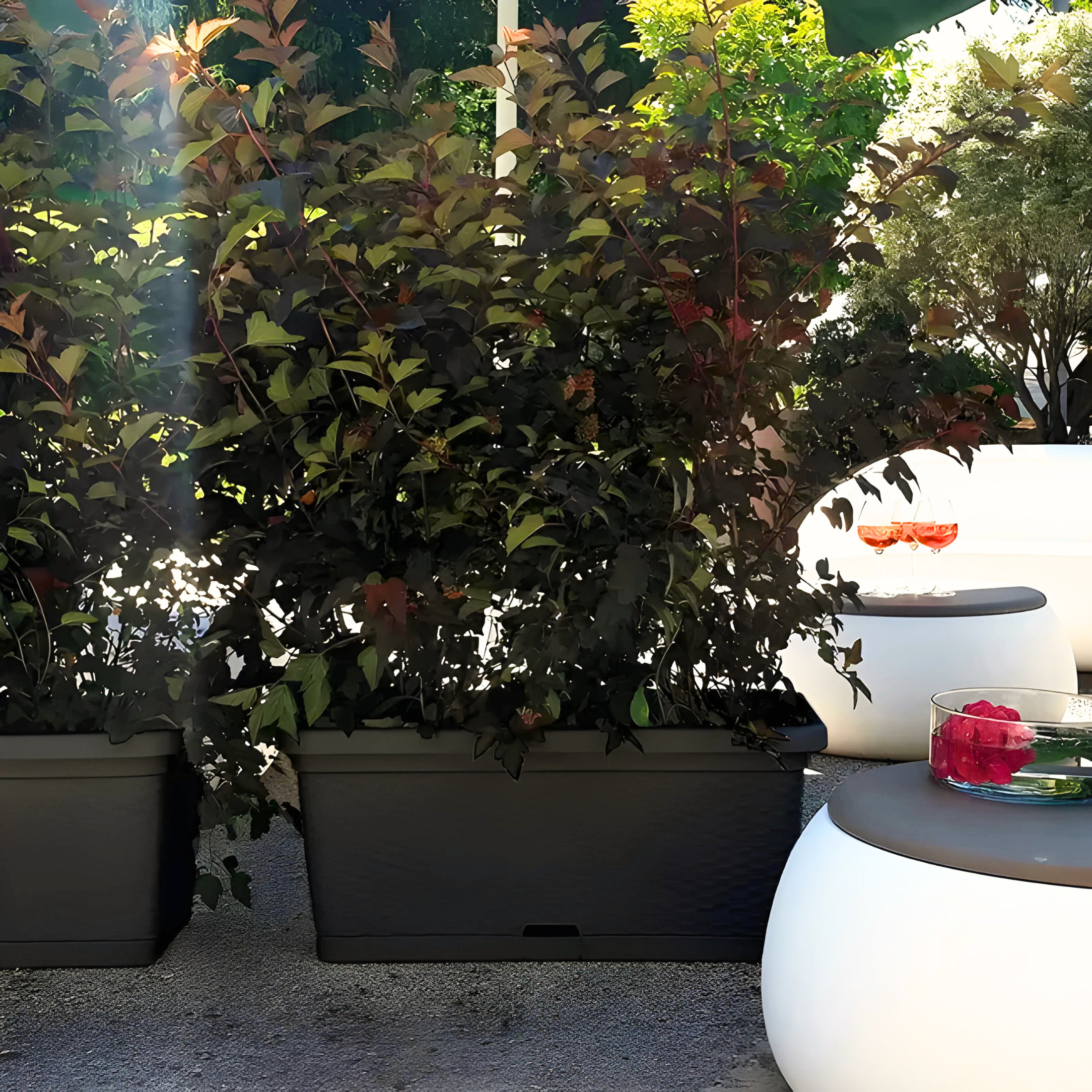 Fioriera in rattan con ruote e fondo interno per l'rrigazione cm 80x40 34h