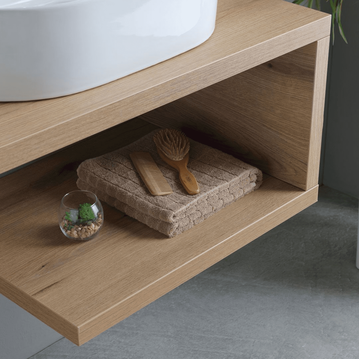 Mobile da bagno "Cipro" 80 cm sospeso in rovere naturale con lavabo in ceramica ovale bianco e specchio - MondoViro