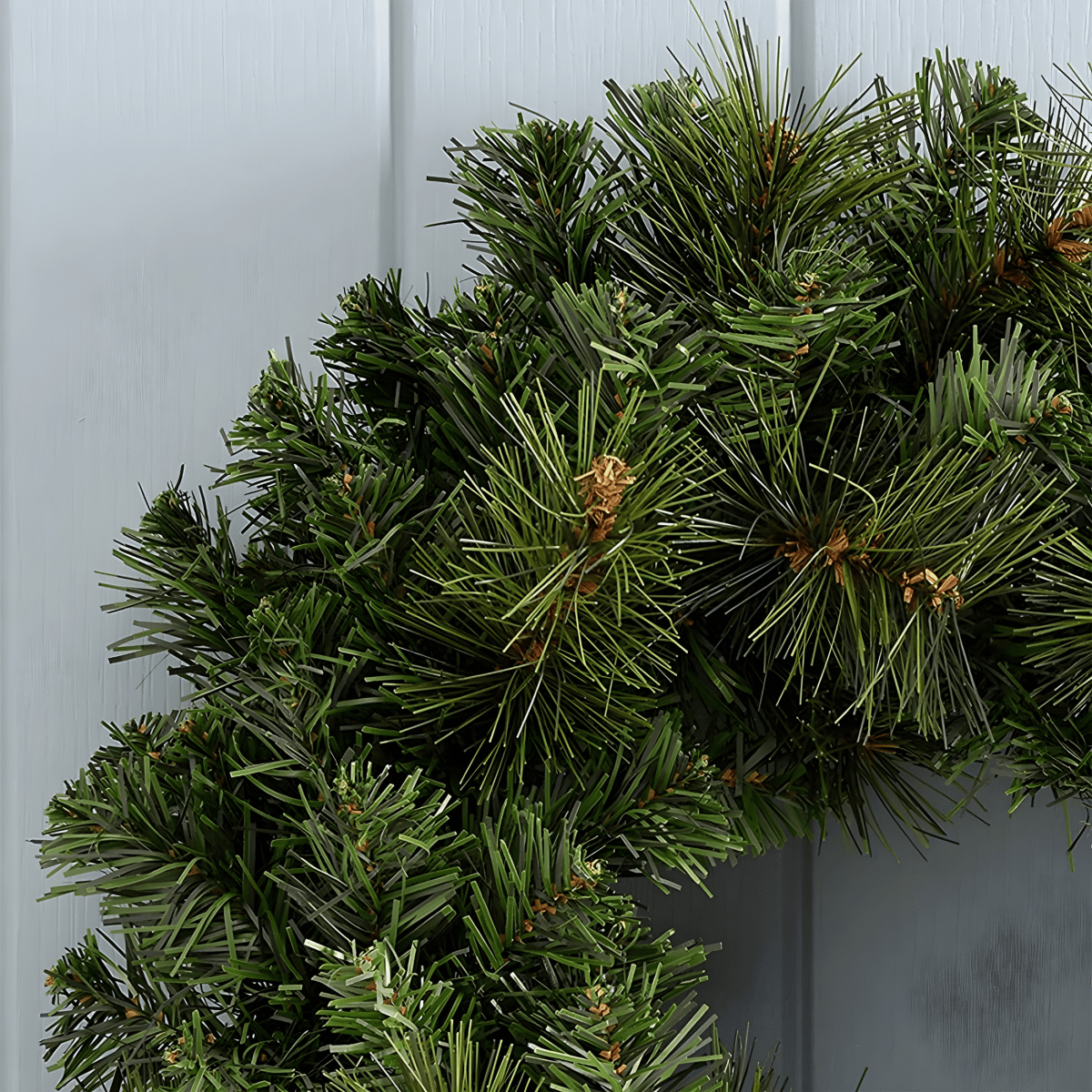 Ghirlanda dietro porta "Jolly" in PP effetto aghi di pino, corona per decorazioni natalizie - MondoViro