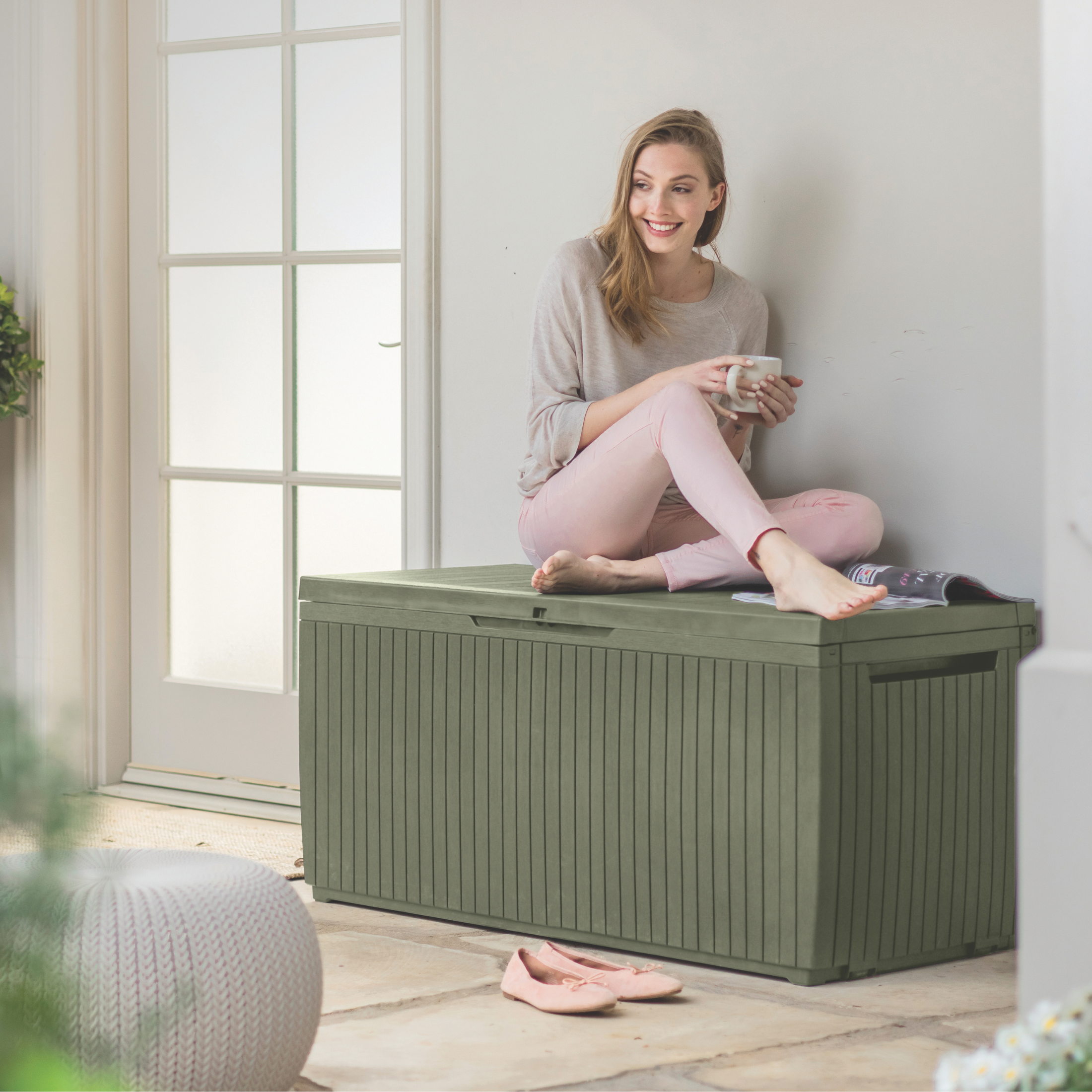 Cassapanca con ruote in resina multiuso  "Coral" cm 123x53,5 57h