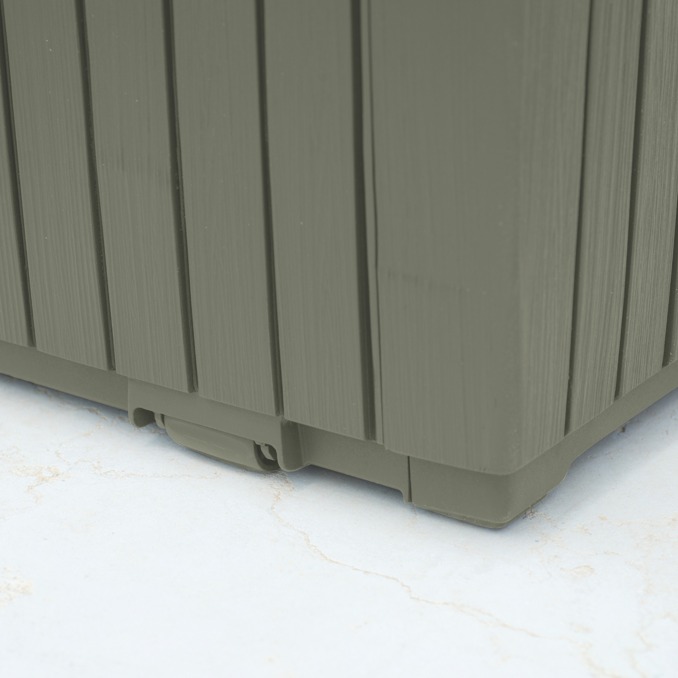 Cassapanca con ruote in resina multiuso  "Coral" cm 123x53,5 57h