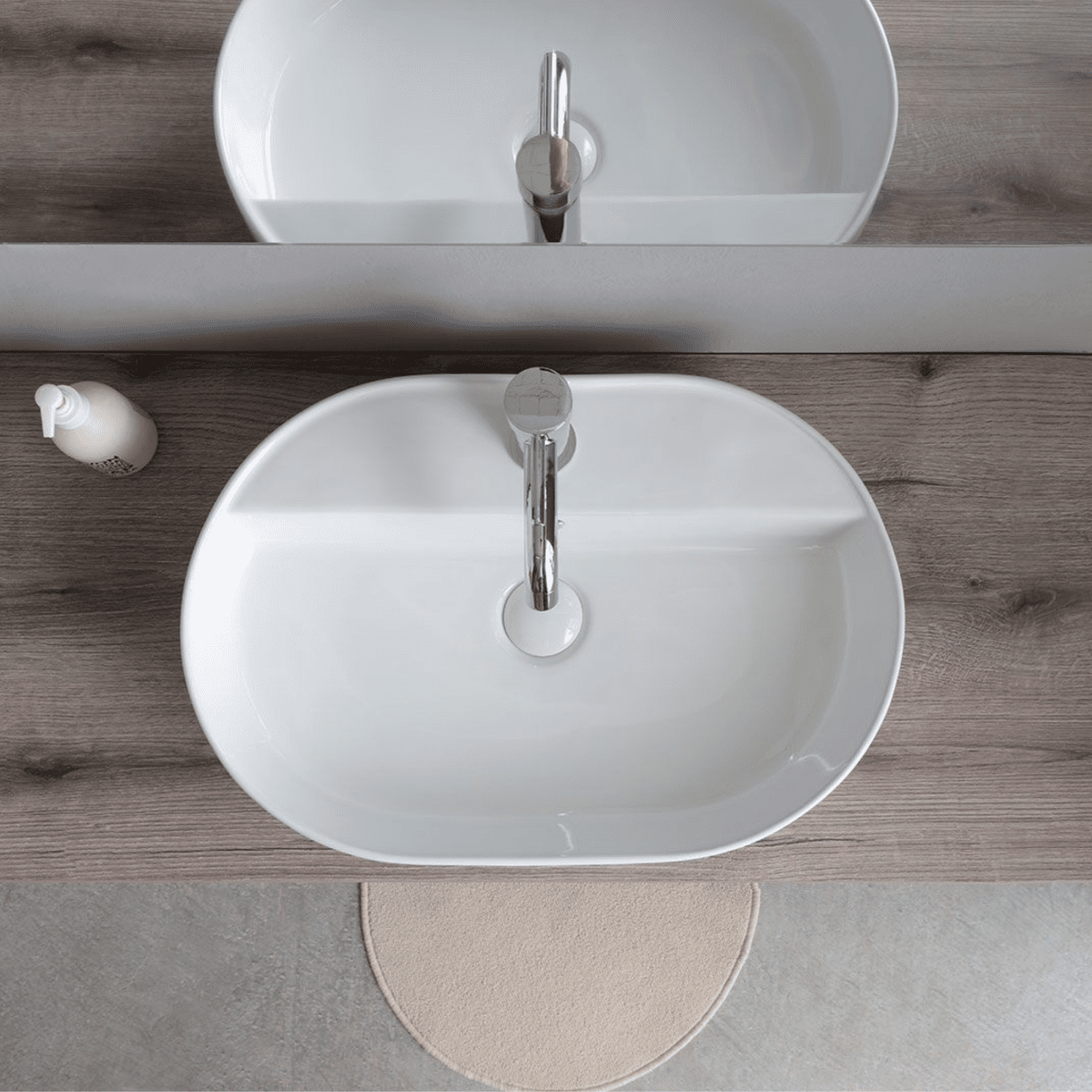 Mobile bagno sospeso rovere fossile "Kos" 100 cm con lavabo ovale bianco in ceramica e specchio rettangolare - MondoViro
