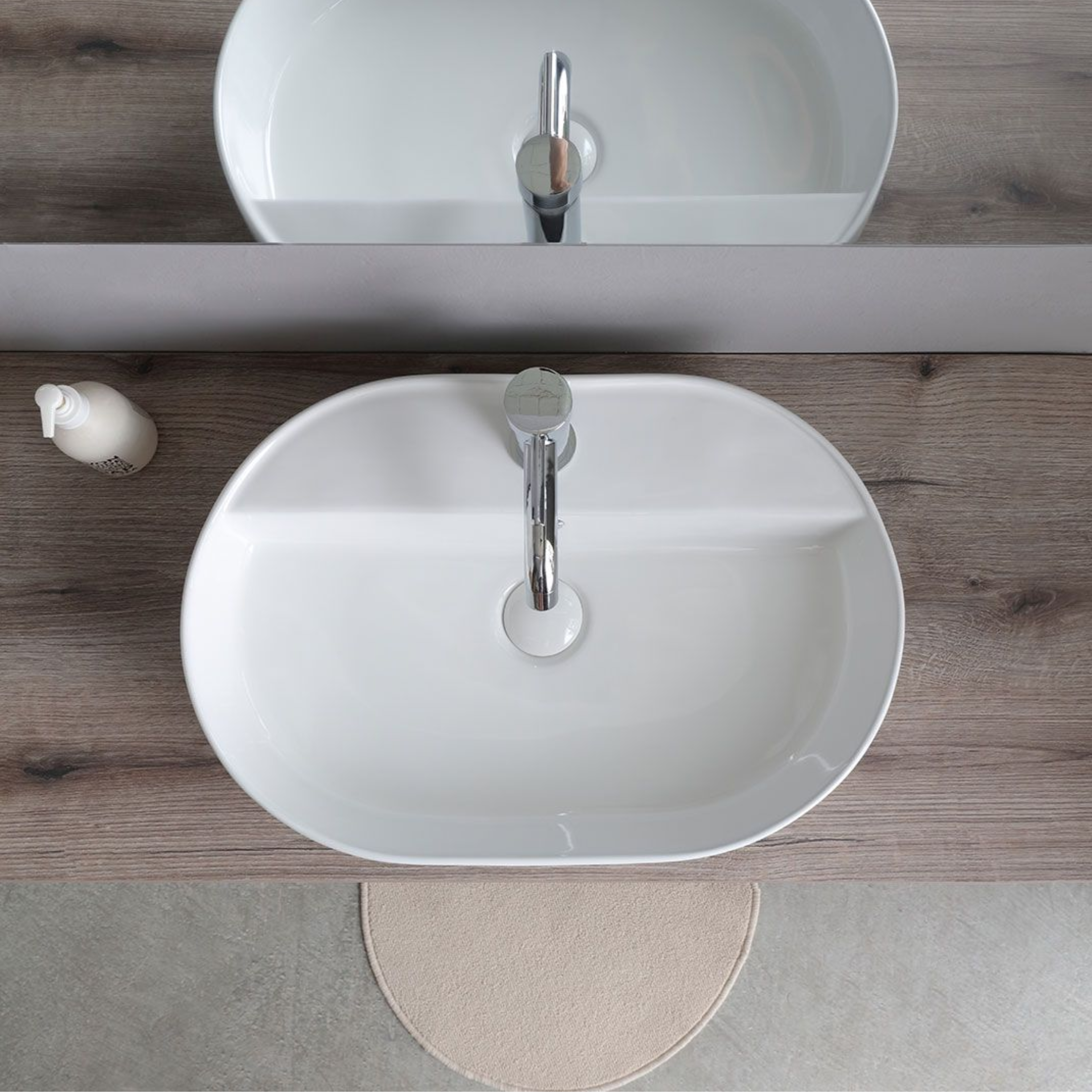 Mobile bagno sospeso rovere fossile "Kos" 100 cm con lavabo ovale bianco in ceramica e specchio rettangolare