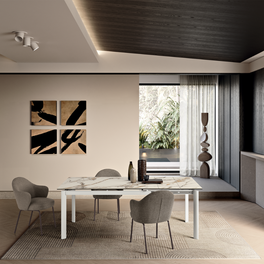 Tavolo allungabile "Strato" con piano in grès porcellanato effetto marmo