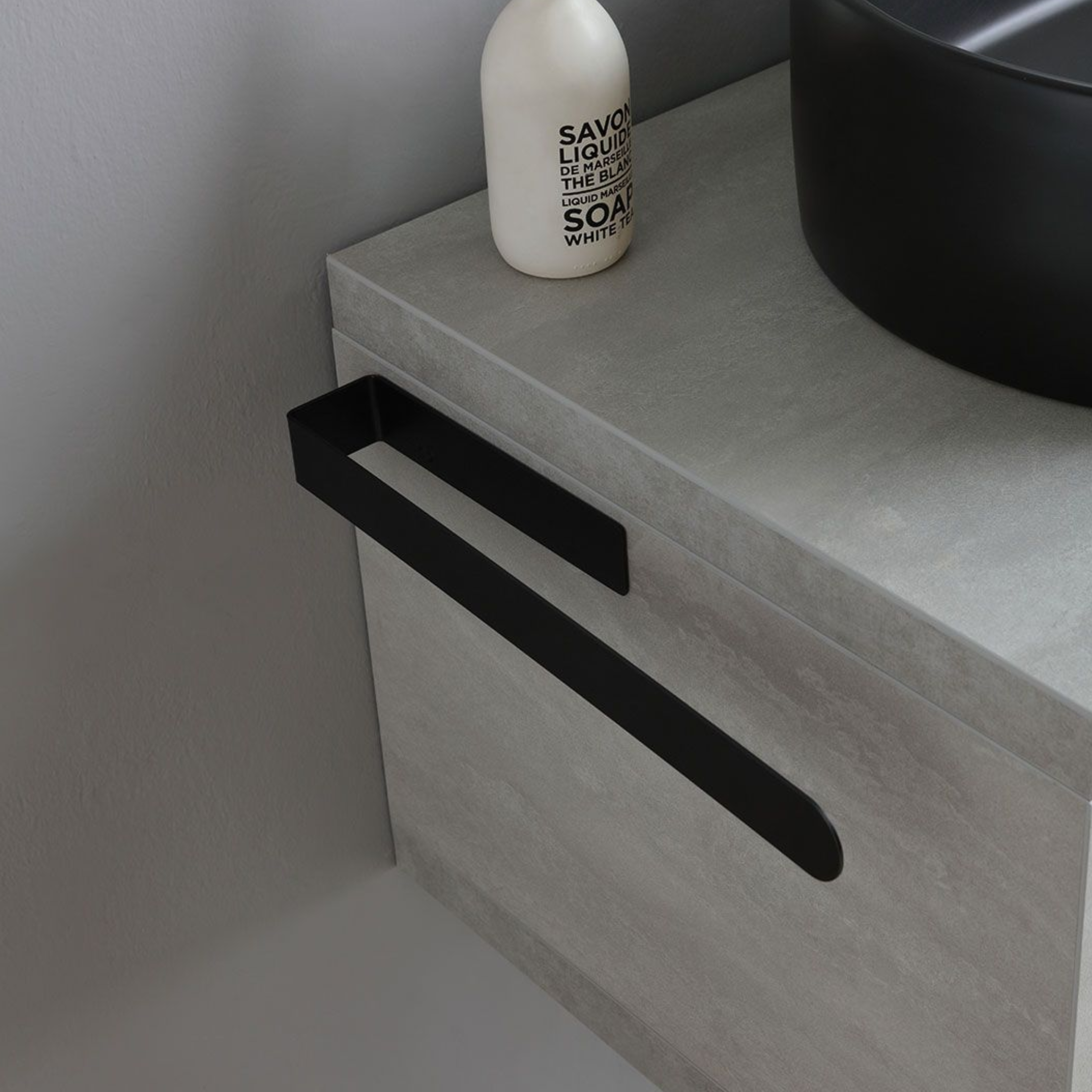 Mobile bagno sospeso grigio "Monaco" 80 cm con lavabo da appoggio nero opaco ovale e specchio tondo a led