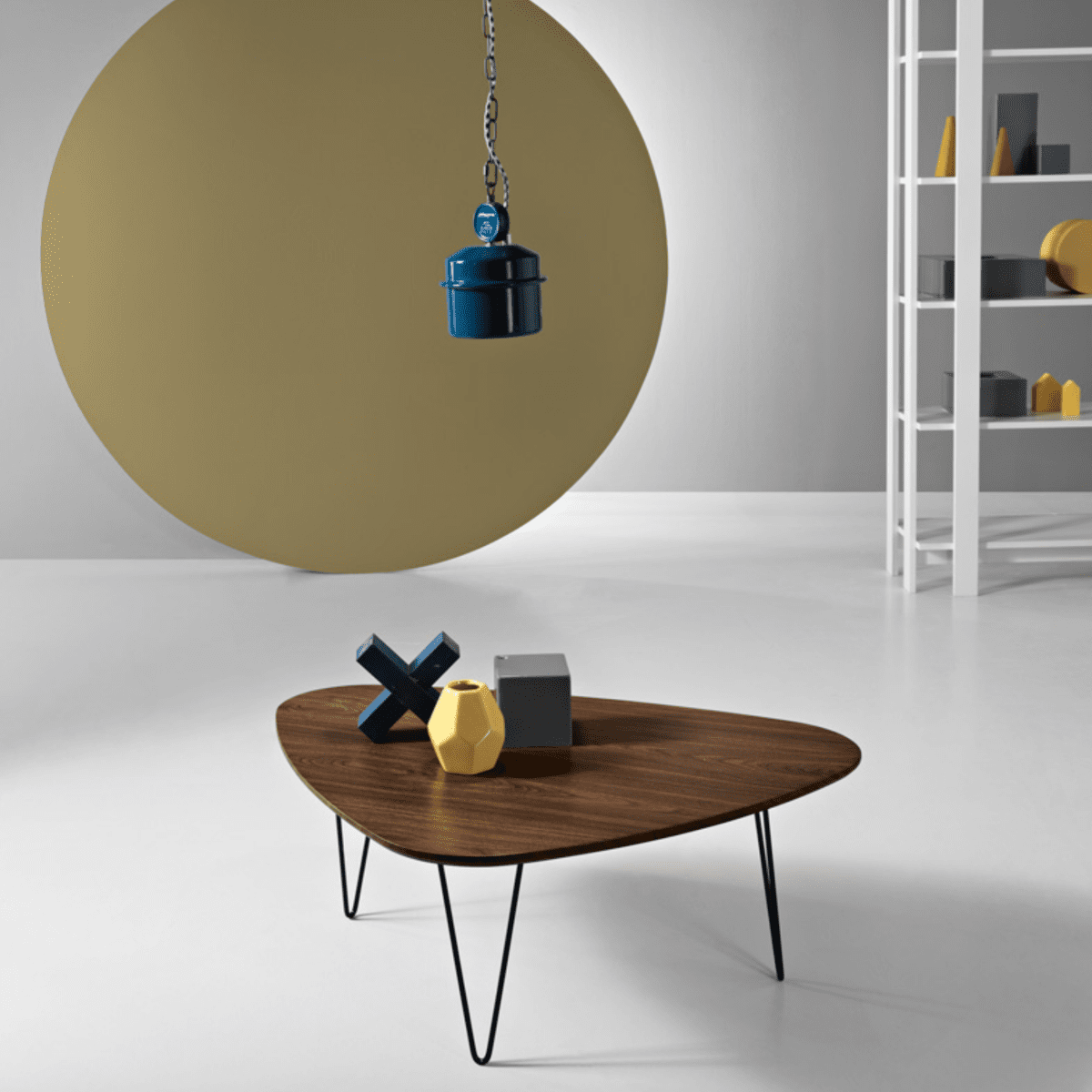 Tavolino da soggiorno "Nicos" con piano sagomato e gambe in metallo verniciato cm 70x100 38h - MondoViro