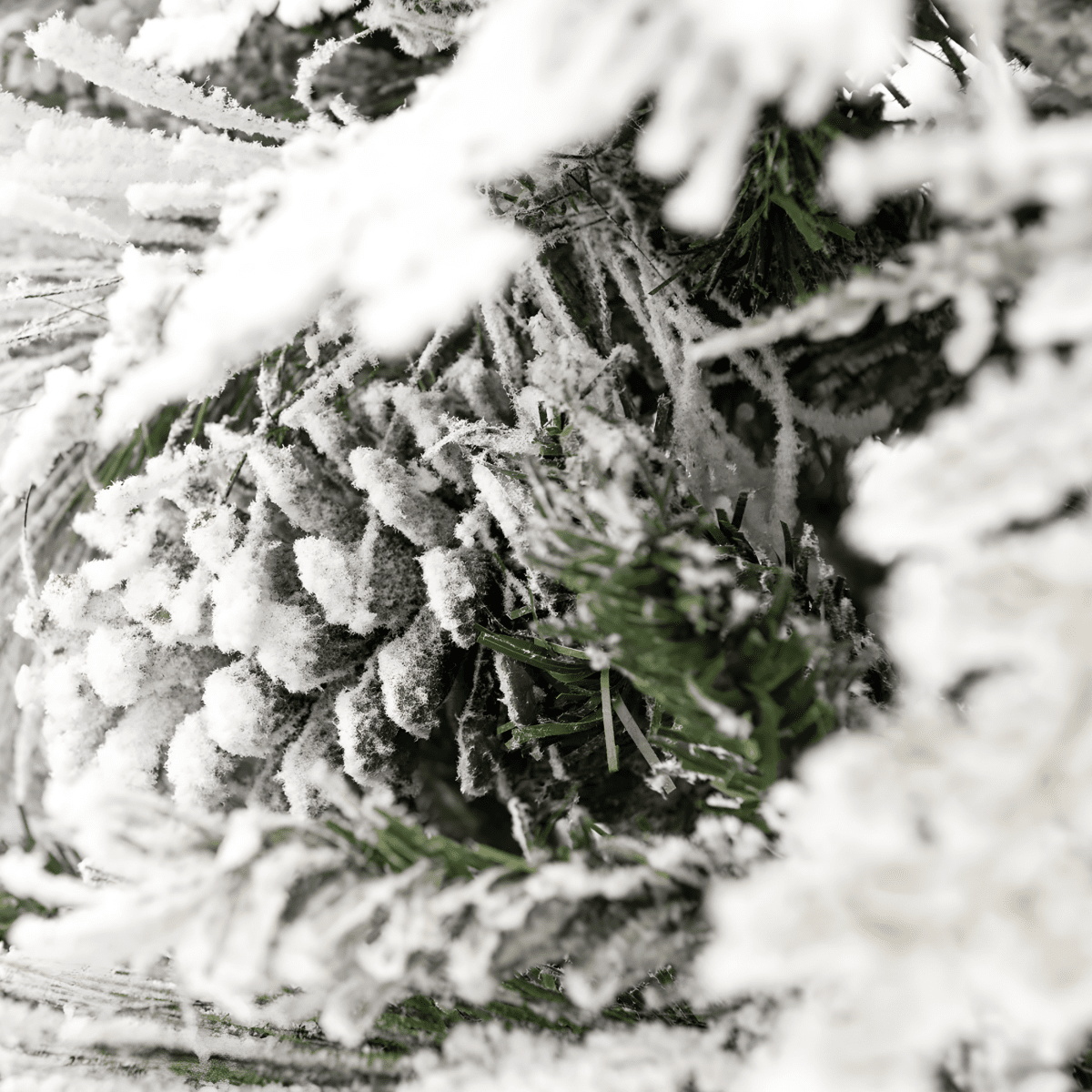 Albero di Natale innevato con pigne "Nevischio" in PE effetto Real Touch + PP cm 240h - MondoViro