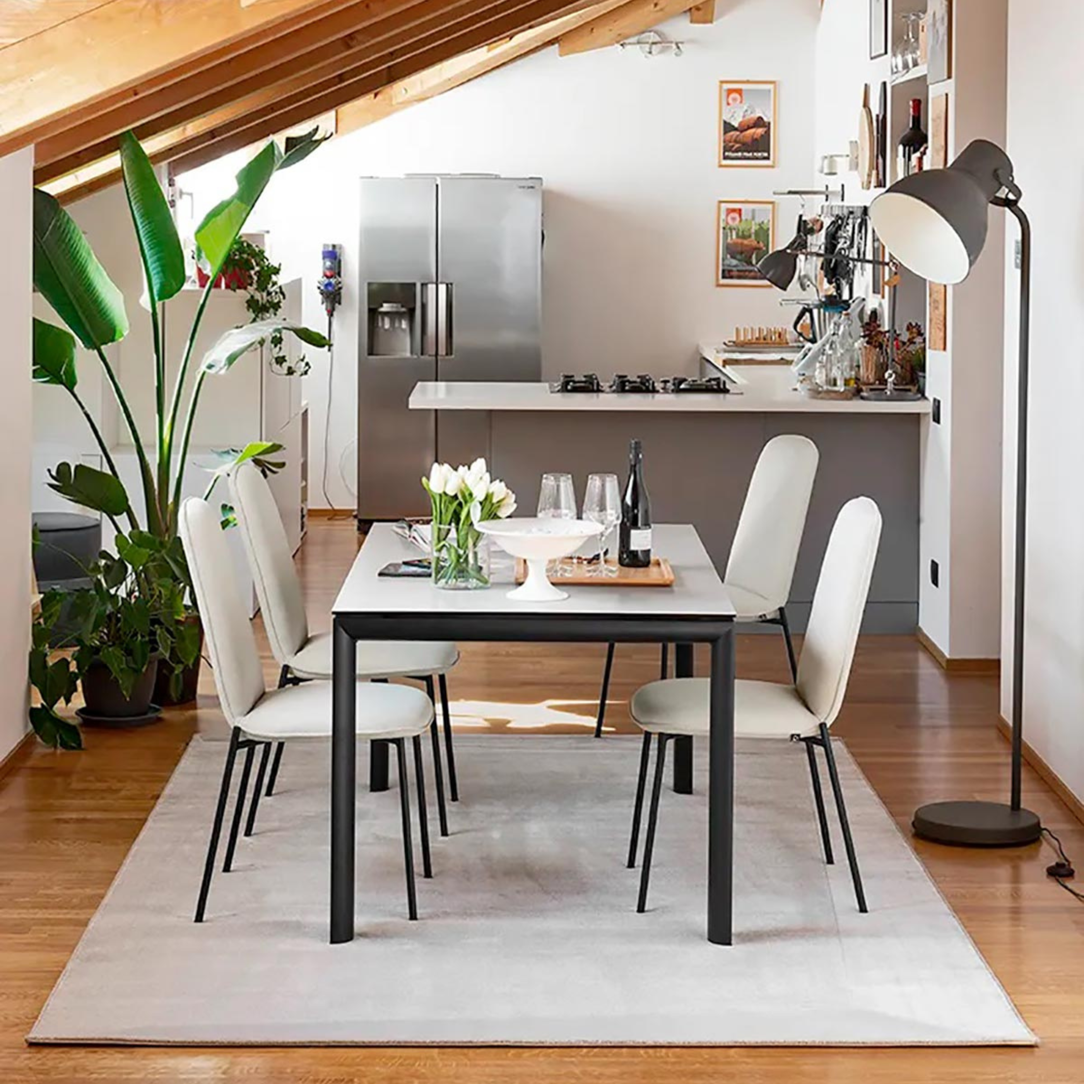 Set di sedie moderne da soggiorno "Riley" in tessuto imbottito cm 48x60 95h