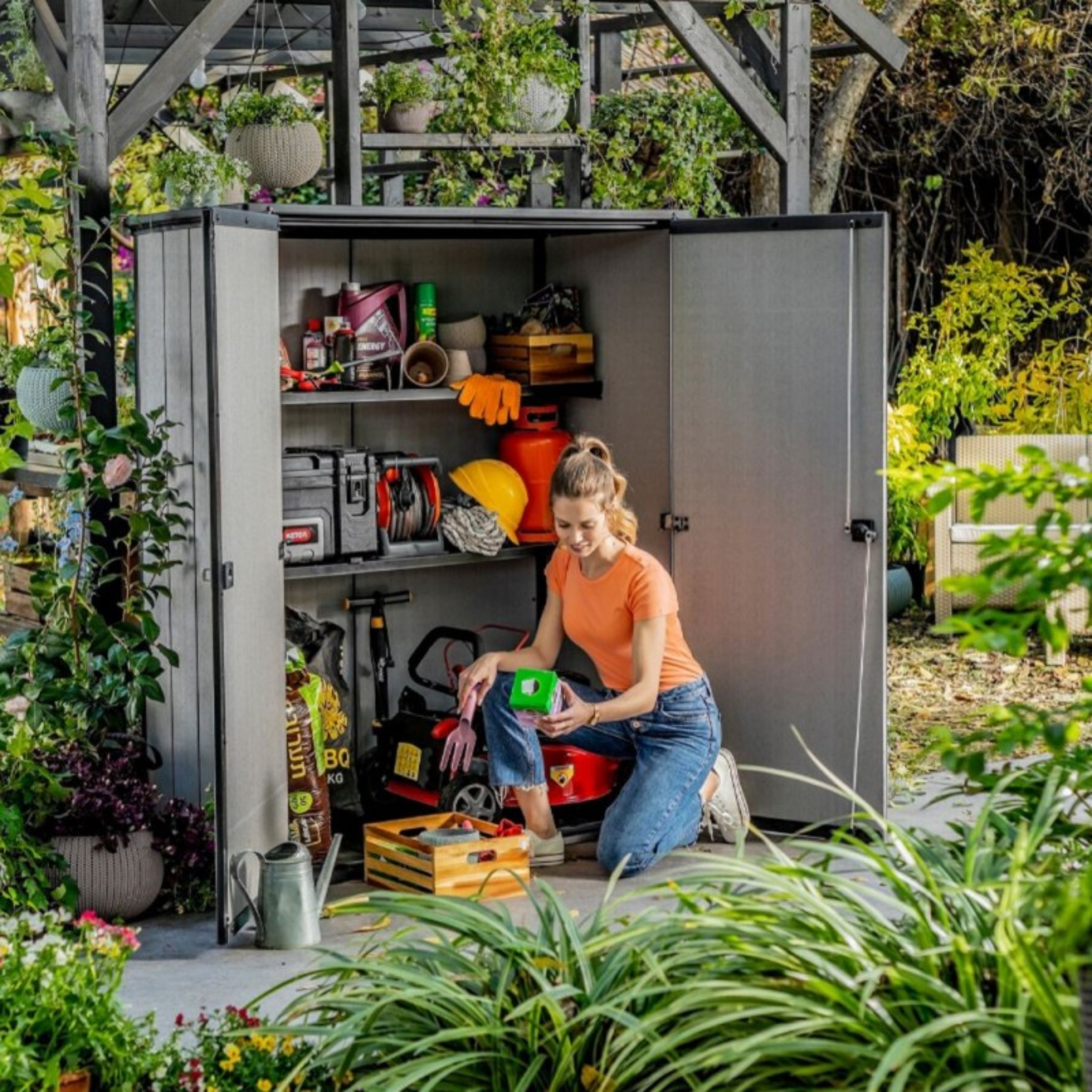 Armadio porta attrezzi da esterno "Compact" a 2 ripiani cm 140x73,6 170,4h