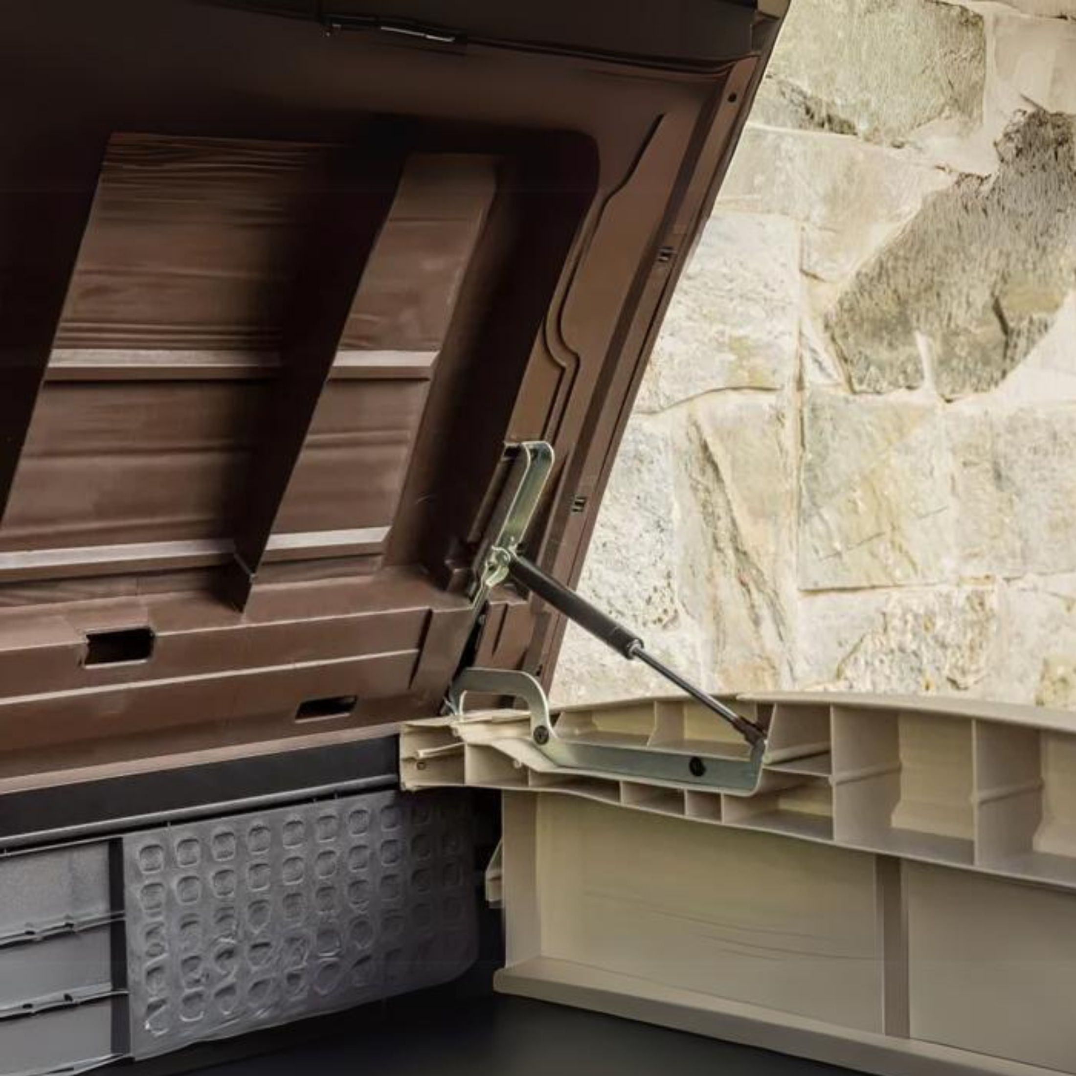 Baule in resina da esterno "Midi" beige effetto legno cm 132x71,5 113,5h