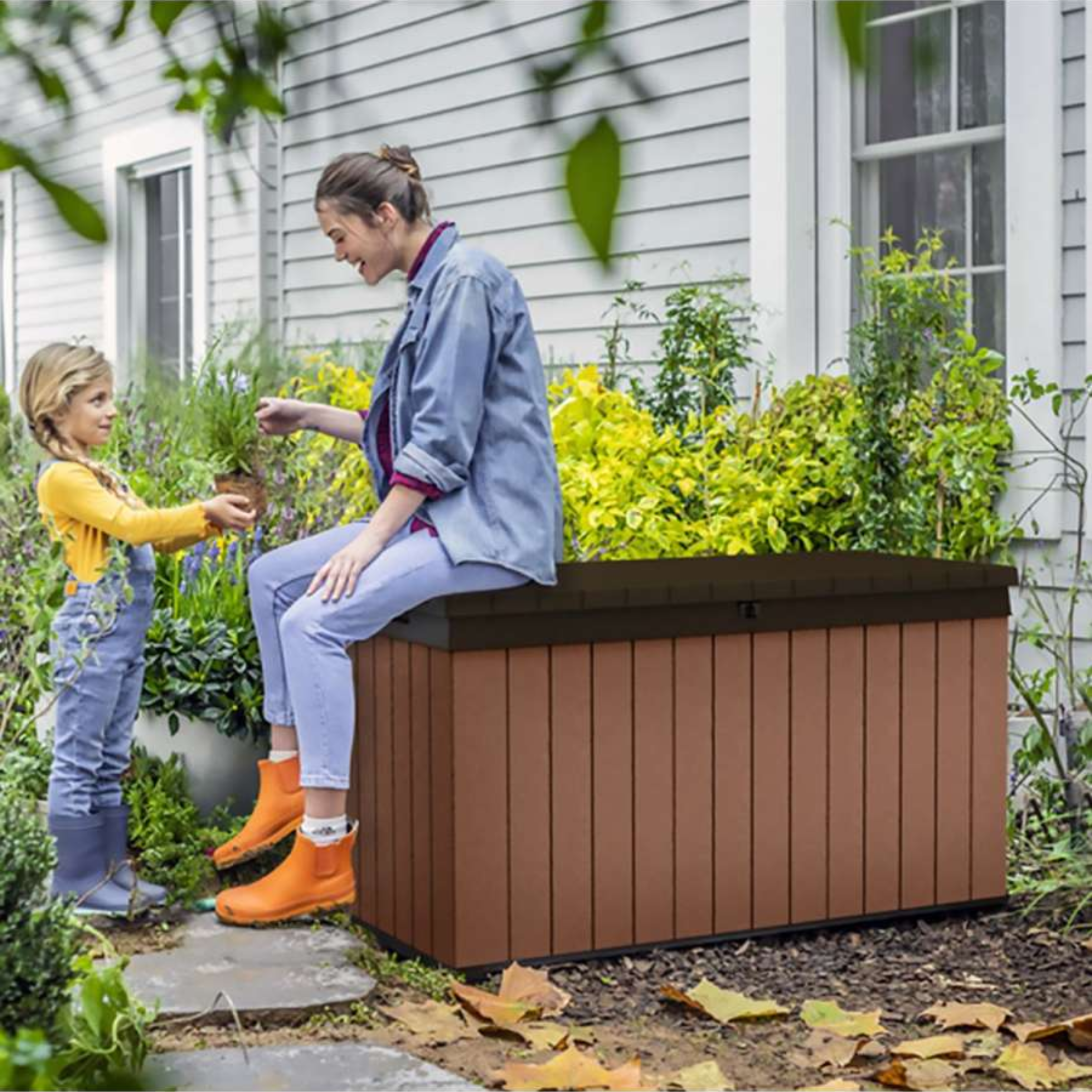 Baule da esterno  in resina "Darwin" capiente effetto legno cm 142.9x65.5 54.4h