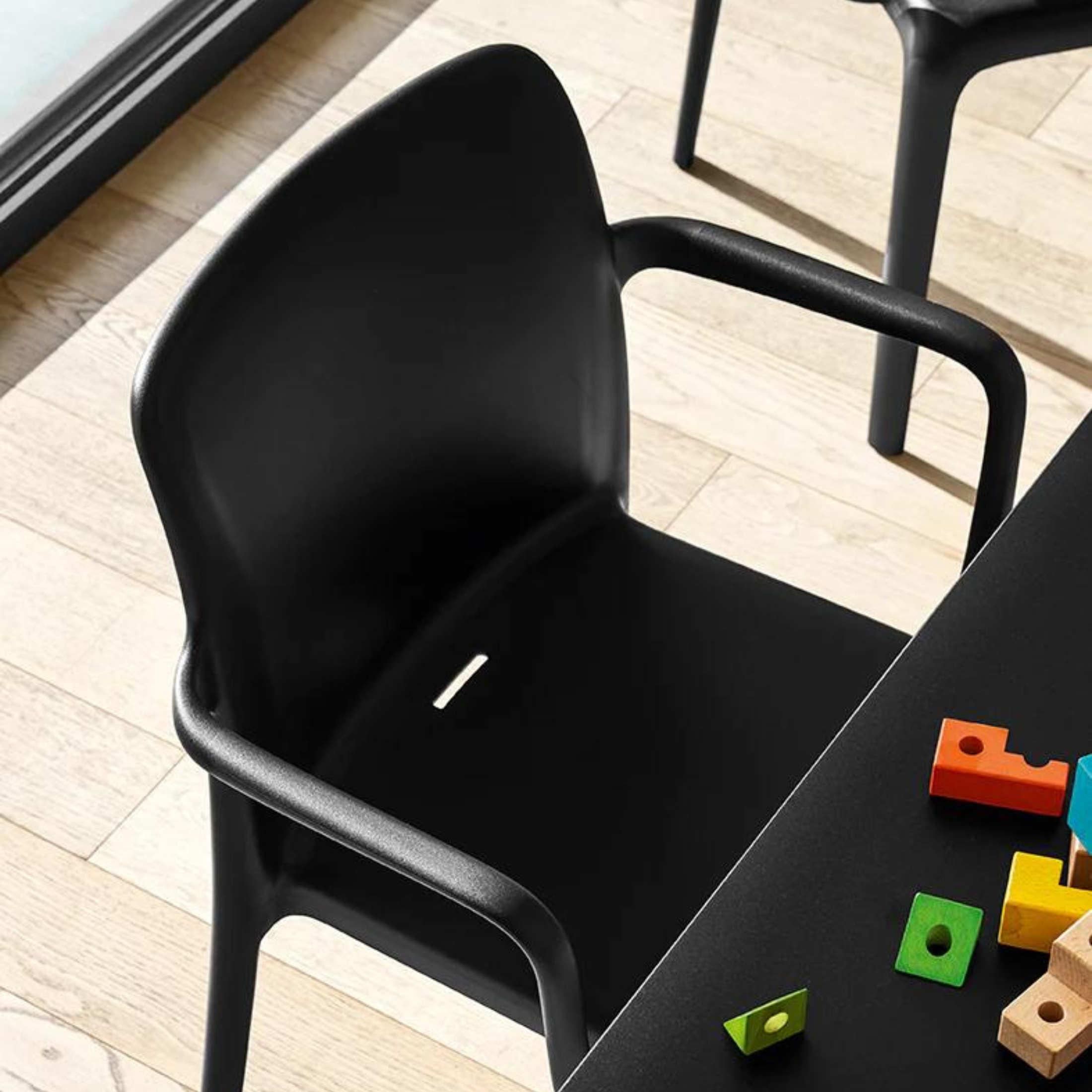 Set di sedie moderne in polipropilene "Bayo" impilabili per esterno e interno cm 60x54 82,5h