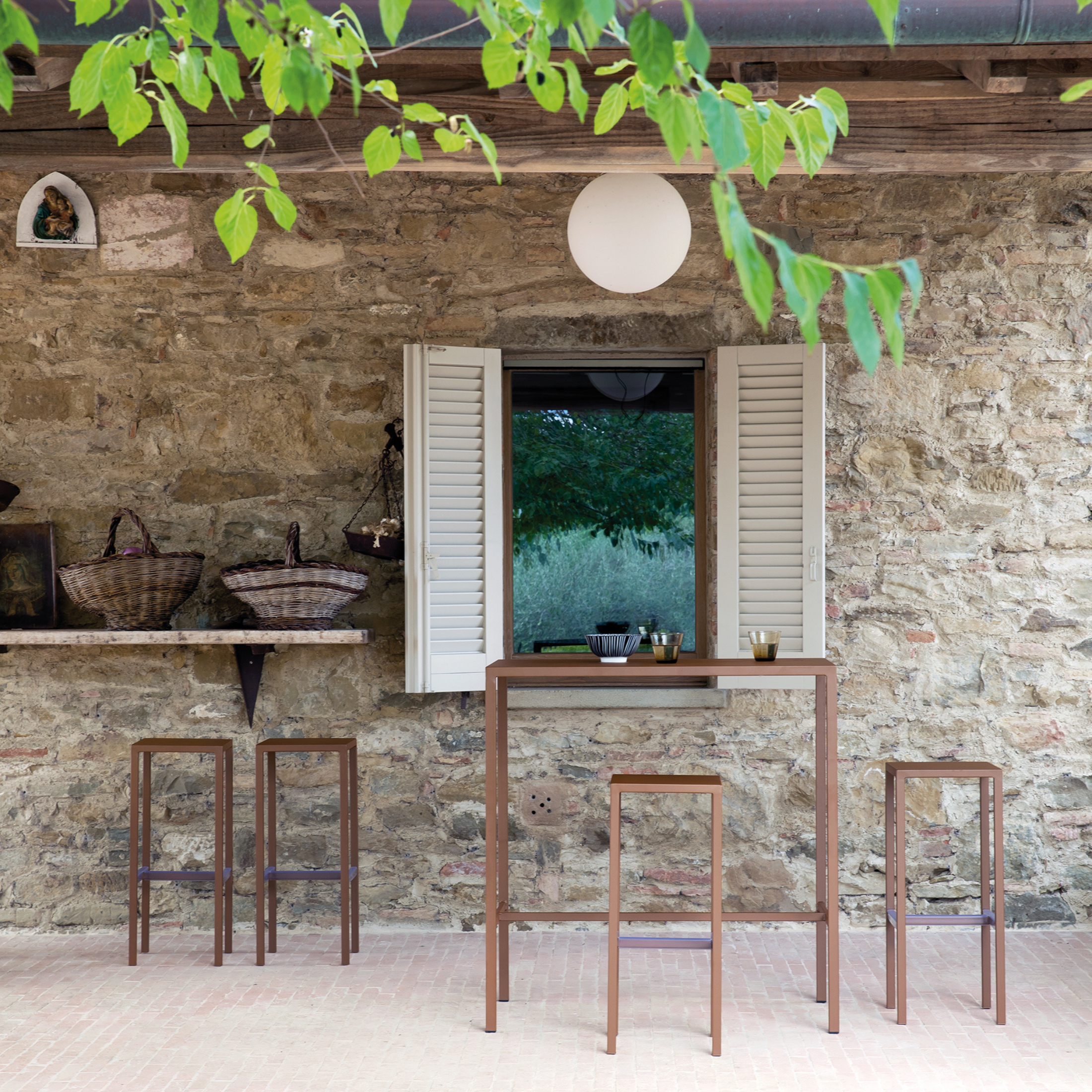 Tavolo alto in metallo verniciato "Seaside" da bar e giardino moderno h 110 cm