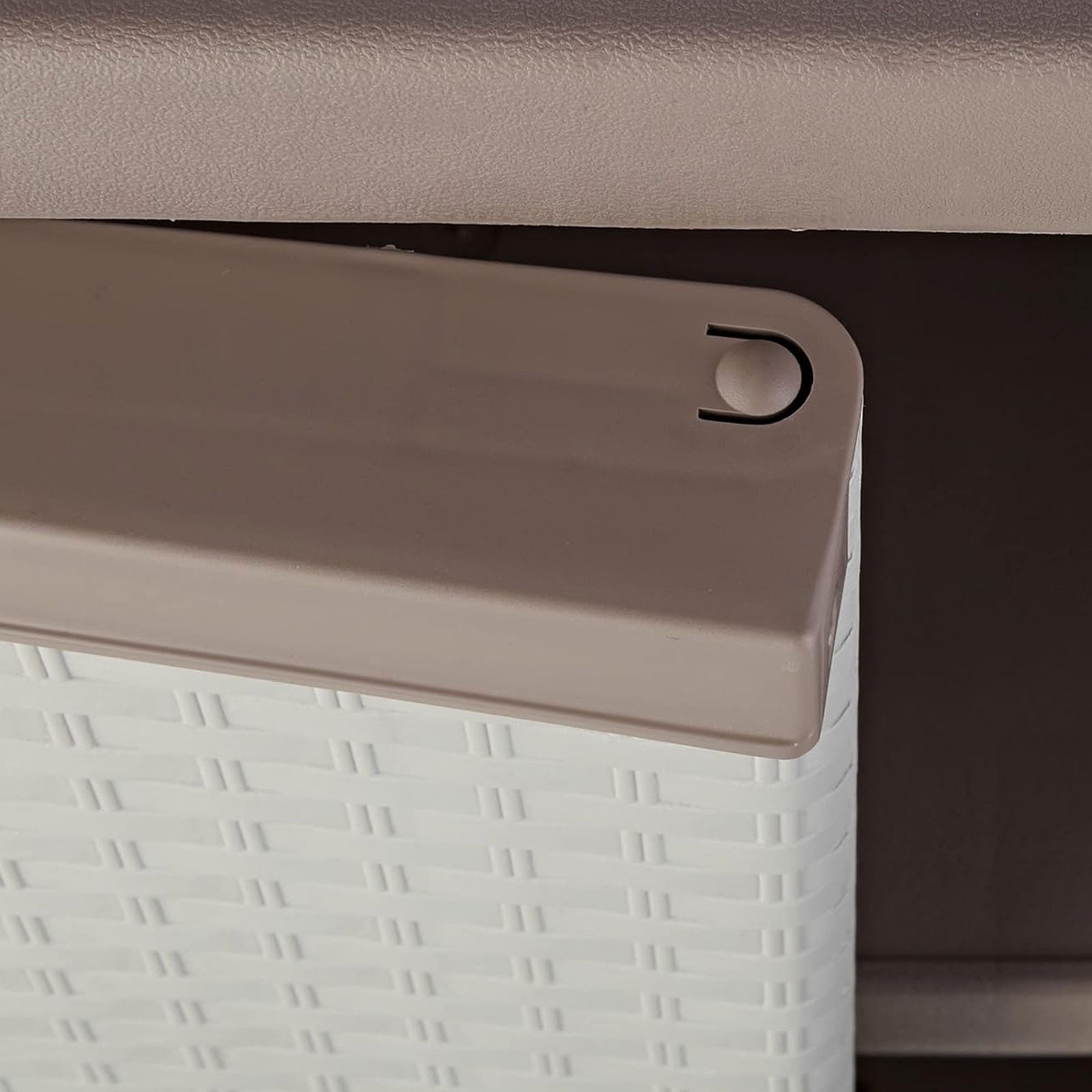 Armadio porta scope "C-Rattan" grigio per esterno 2 ante in plastica con ripiani