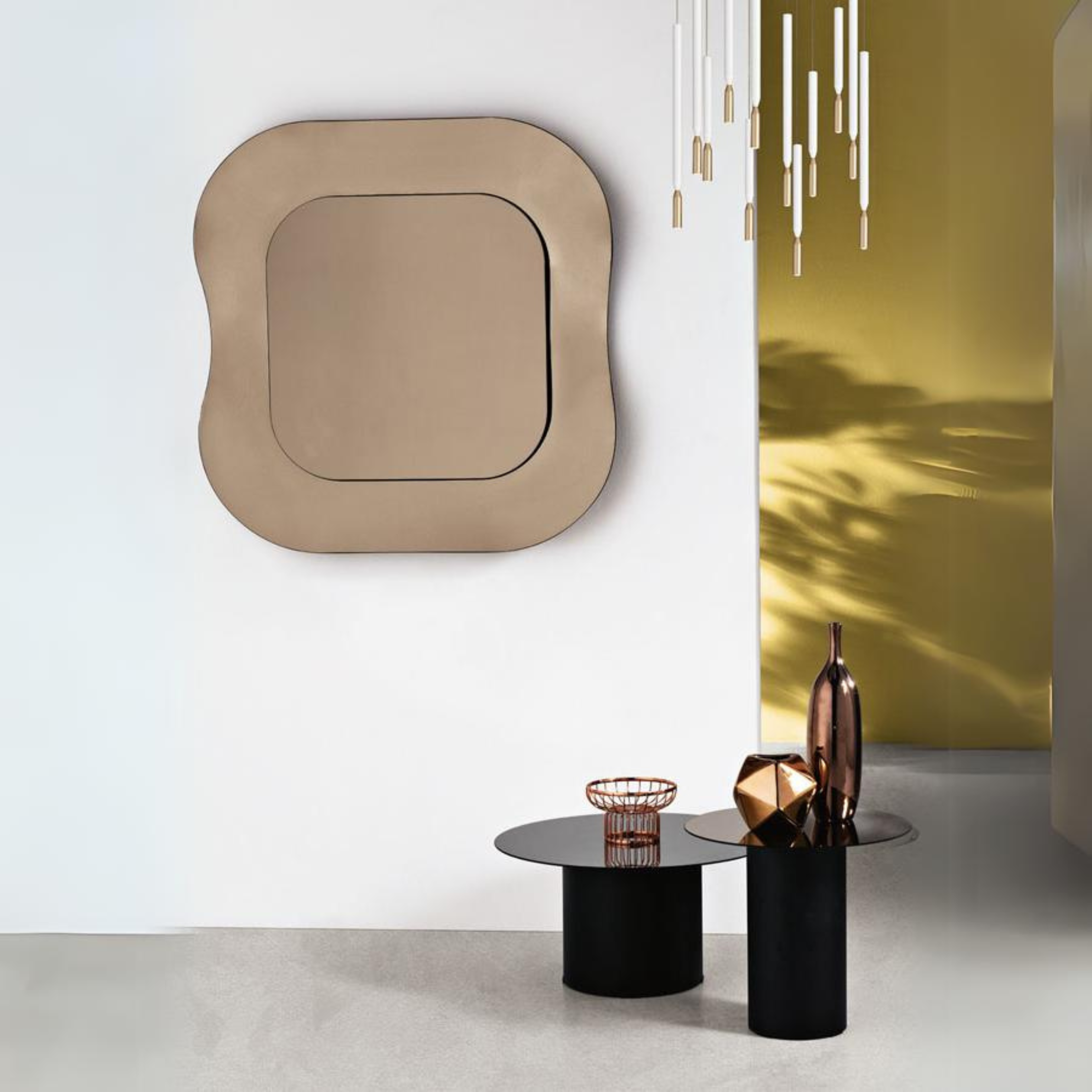 Specchio da parete moderno "Indi" con cornice in vetro fuso elegante