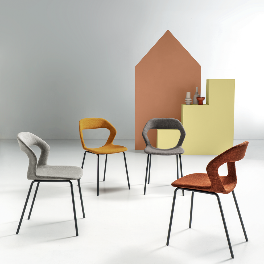 Set di sedie imbottite "Gildus" in tessuto con schienale avvolgente e apertura centrale cm 54x51 87h