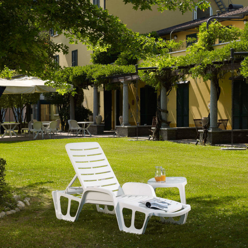 Lettino prendisole in resina con schienale reclinabile per piscina e giardino