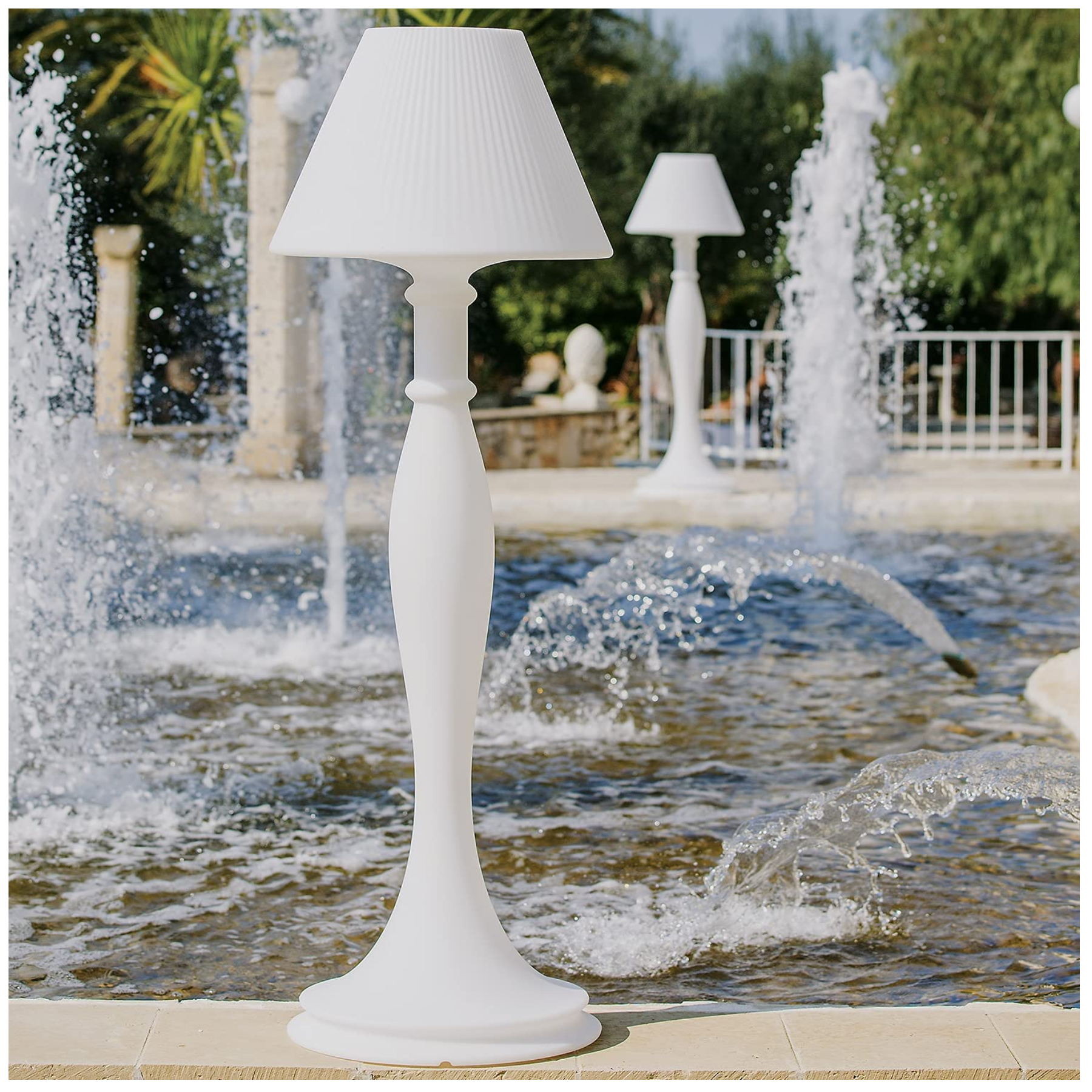 Piantana Led RGB in resina Eva con telecomando per giardino cm h180